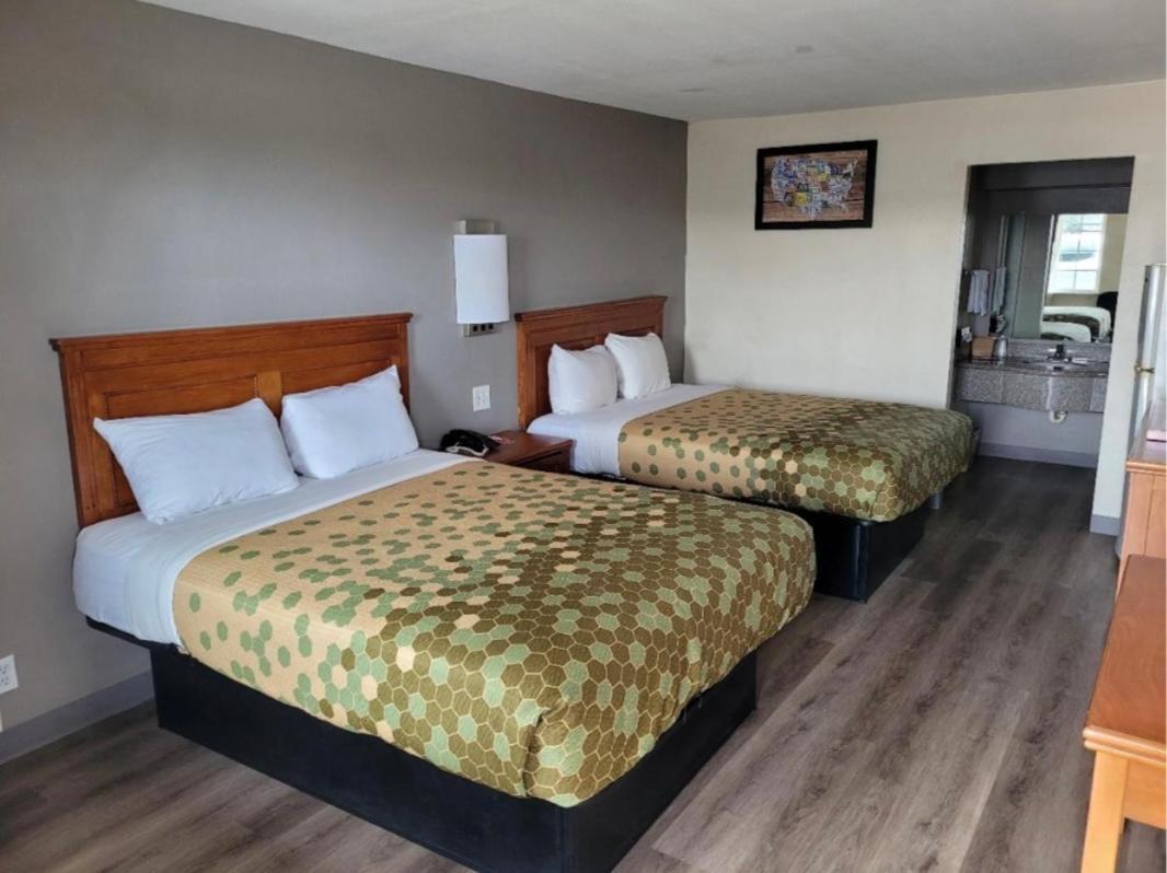 Queen Room with Two Queen Beds - Non-Smoking