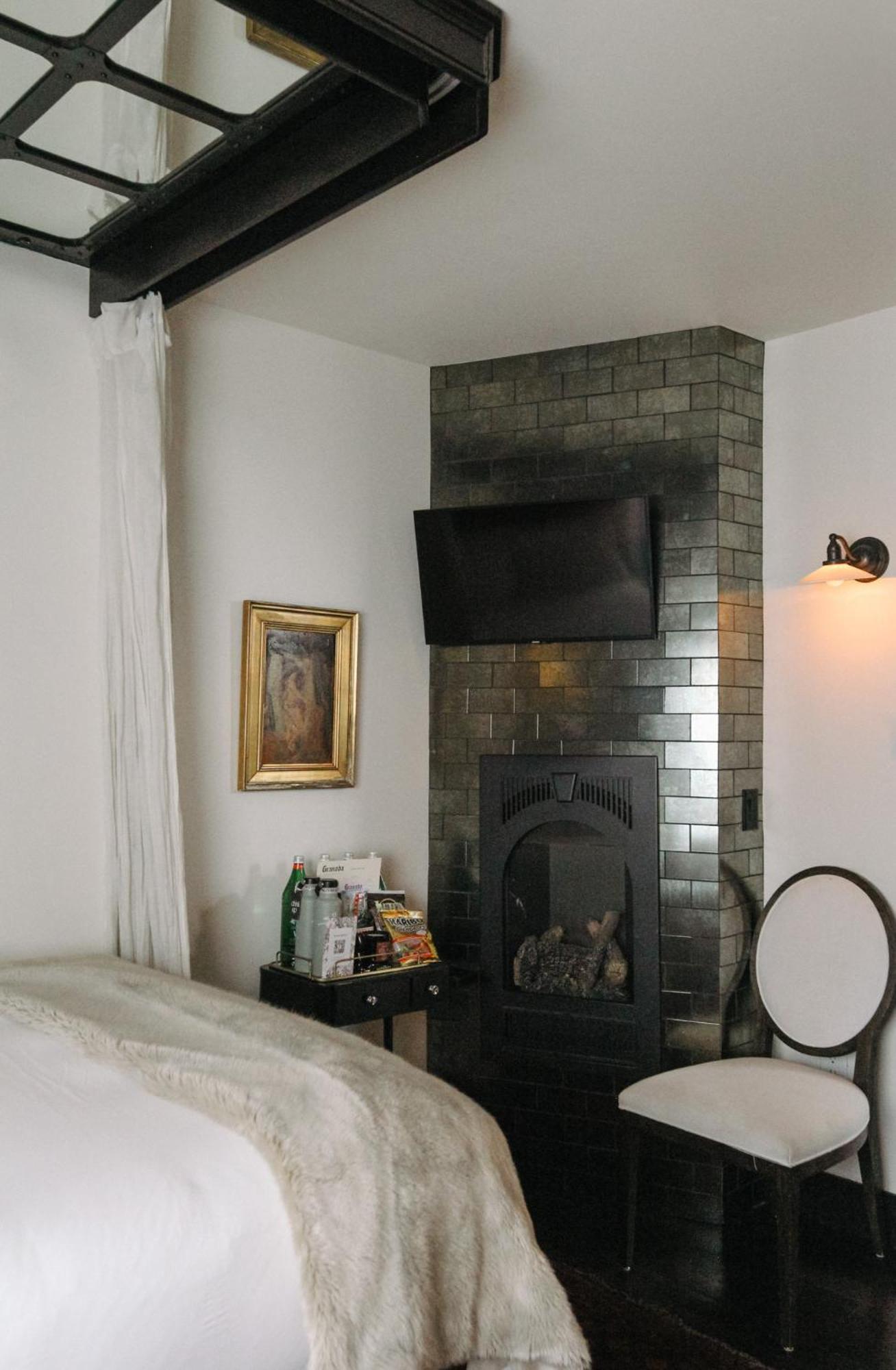 Standard Queen Room