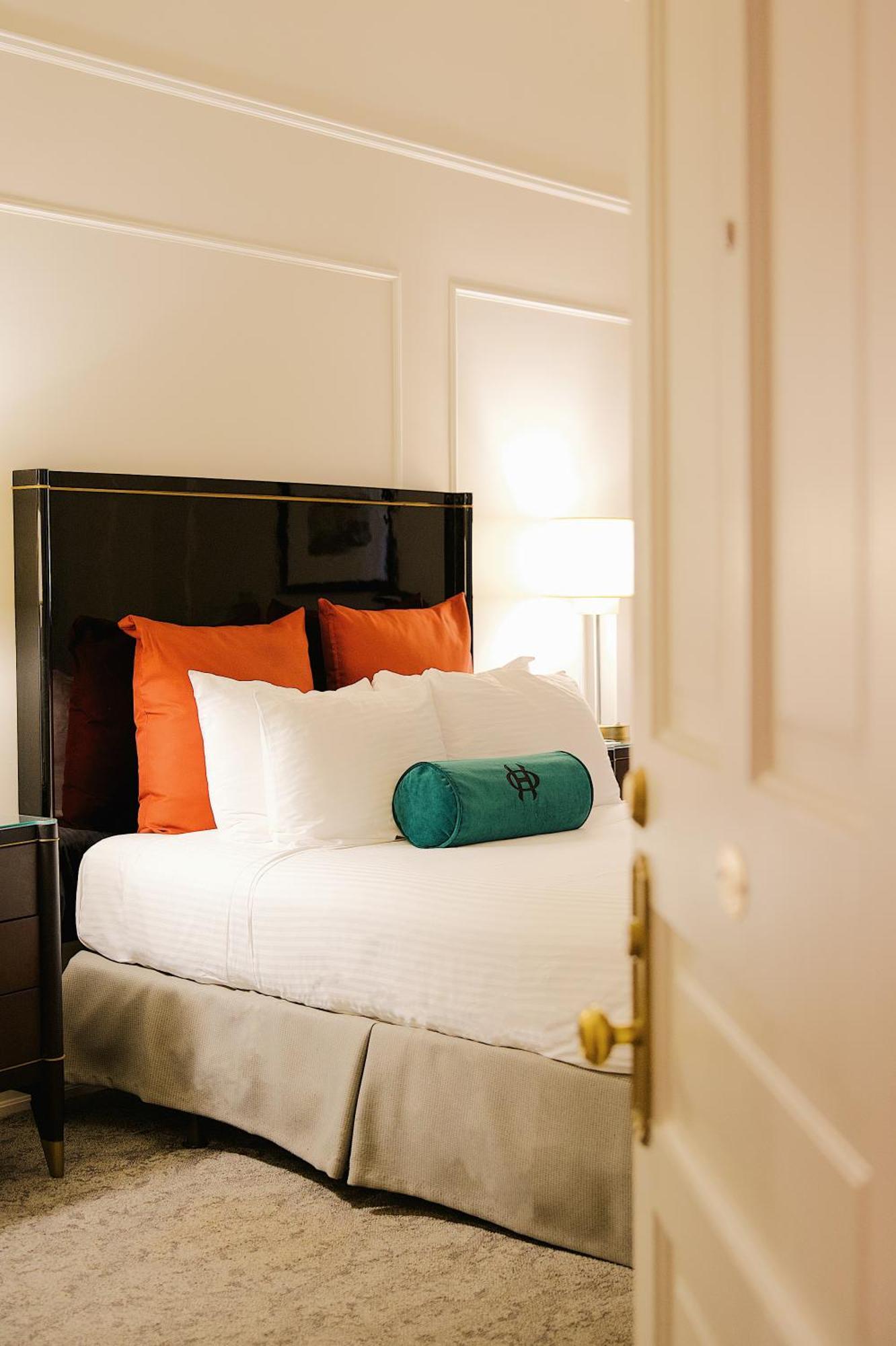 Standard Queen Room