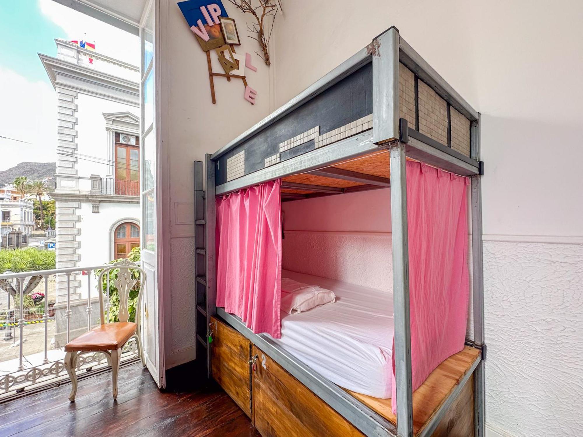 Posto Letto in Dormitorio Misto con 4 Letti