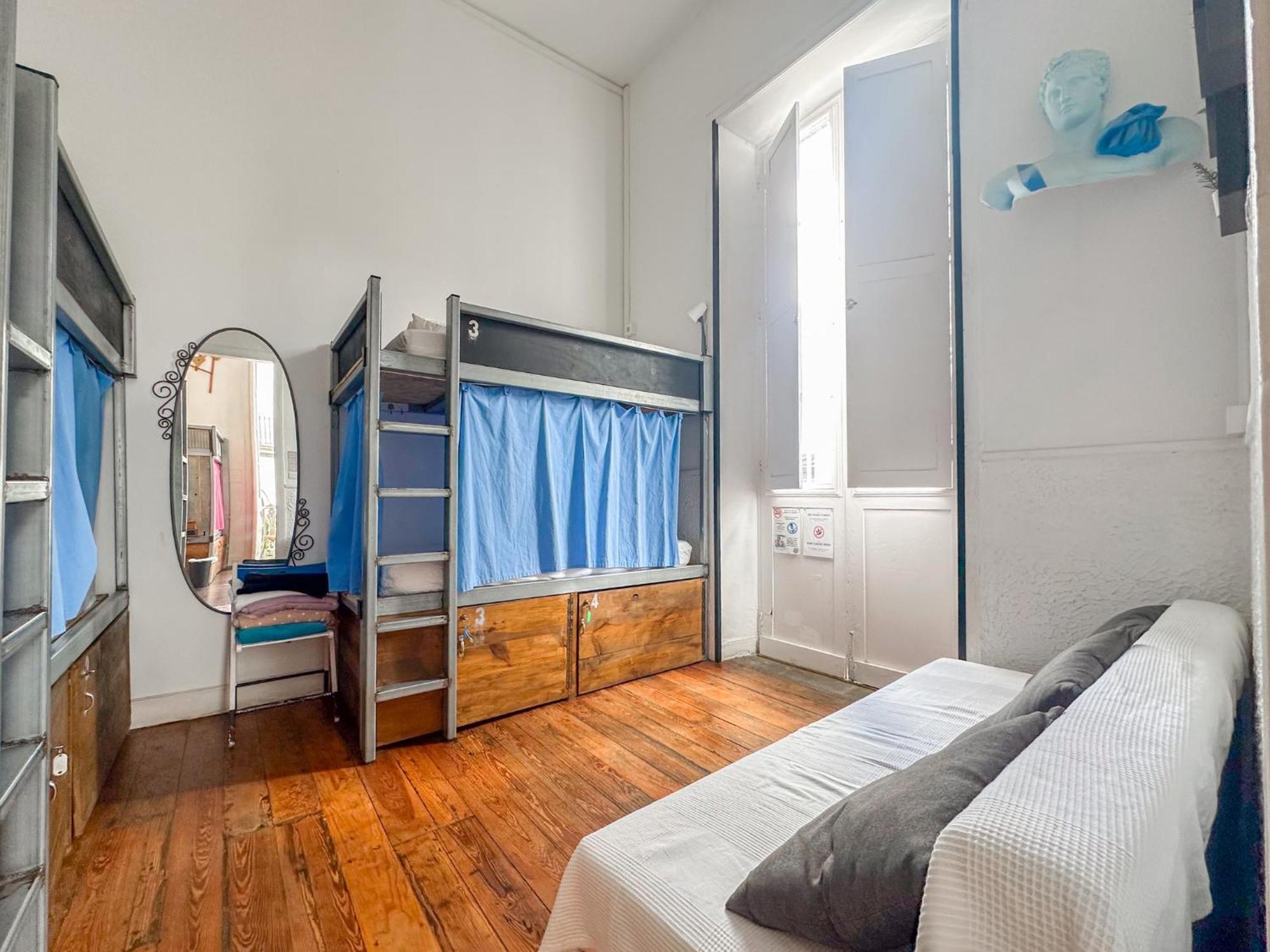 Bed 4-Bed Mixed Dormitory Room