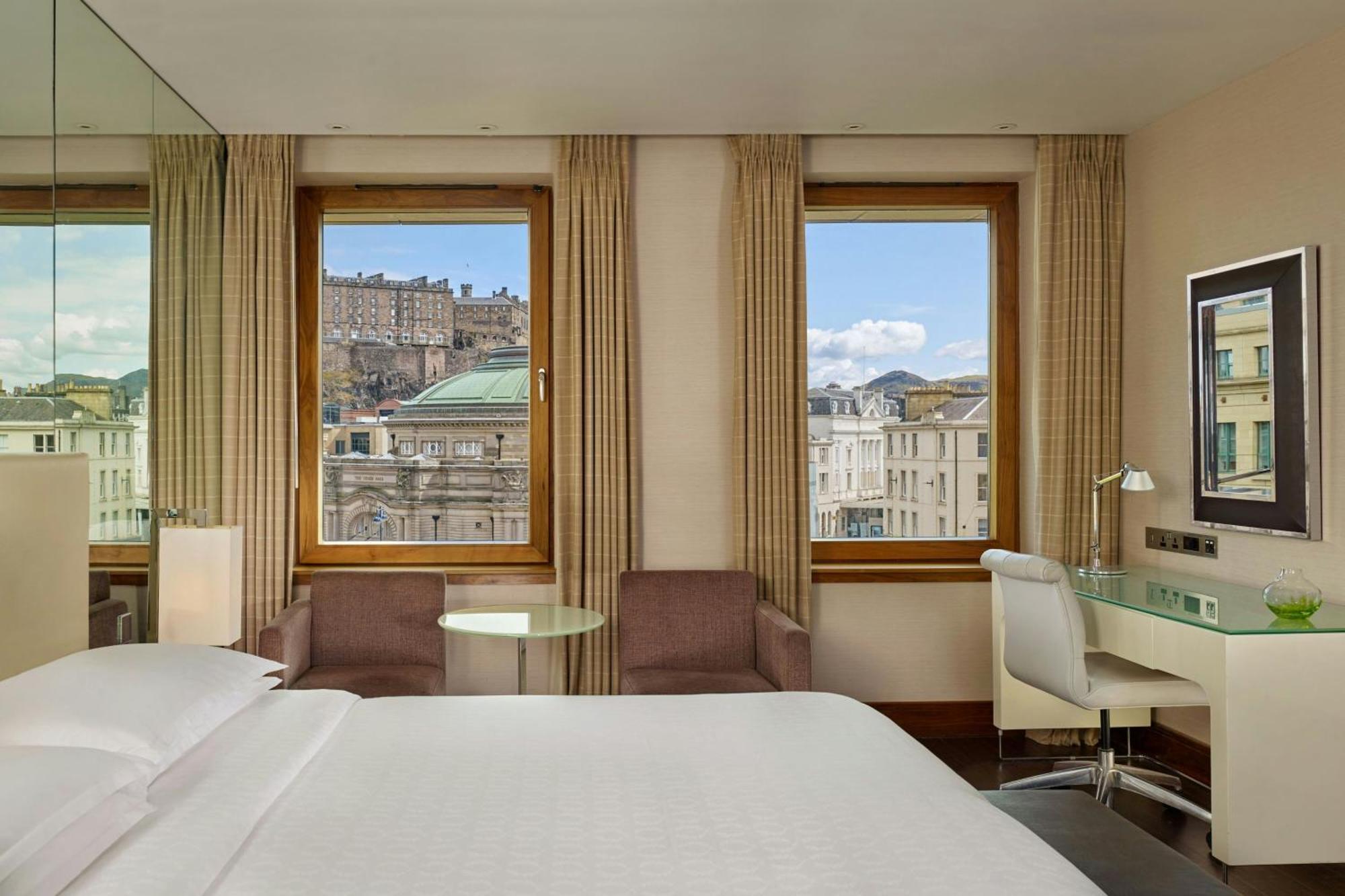 Castle Club Room Club Lounge access 1 King