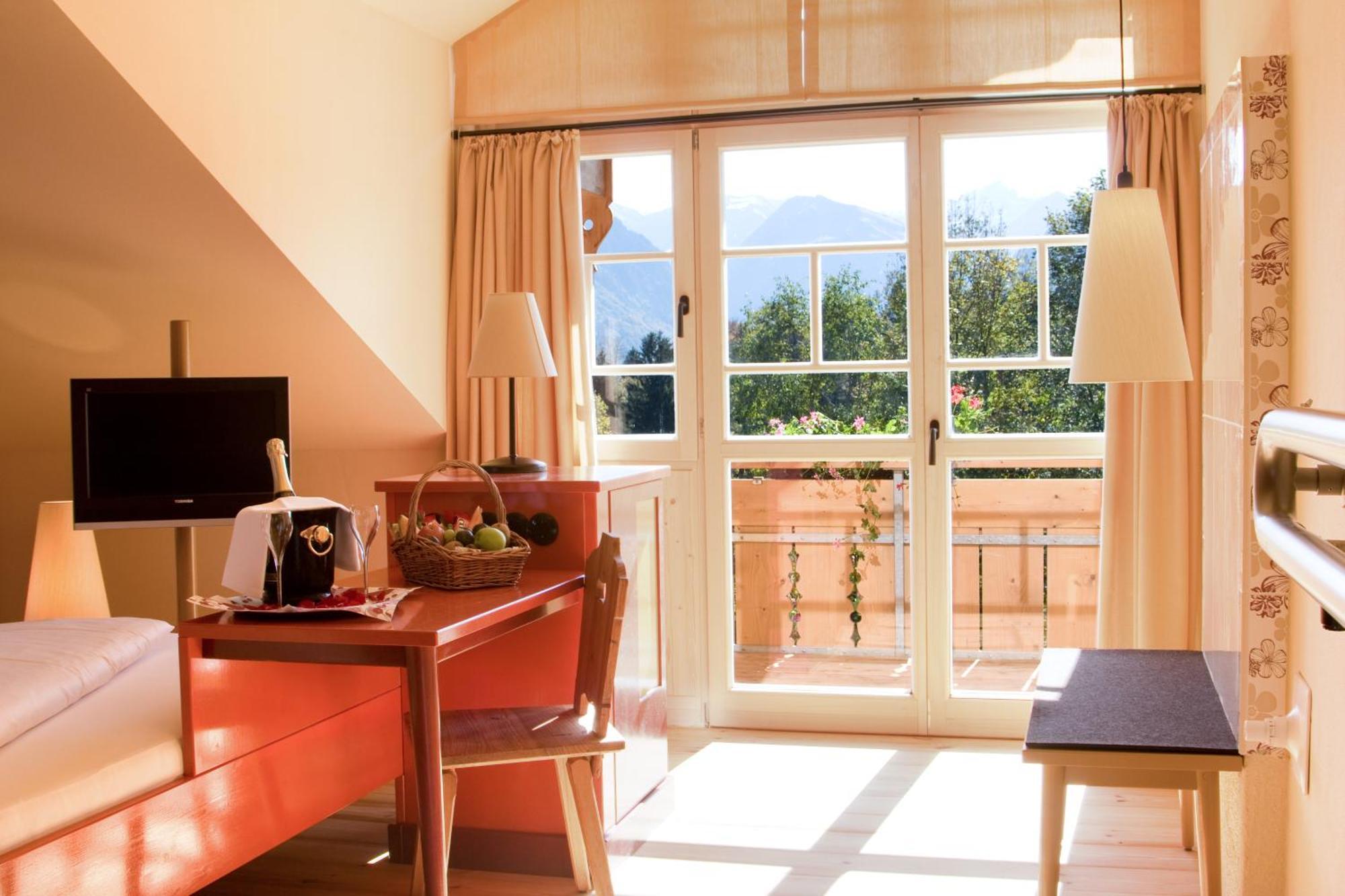 Double Room Bath Mountain View & Balcony