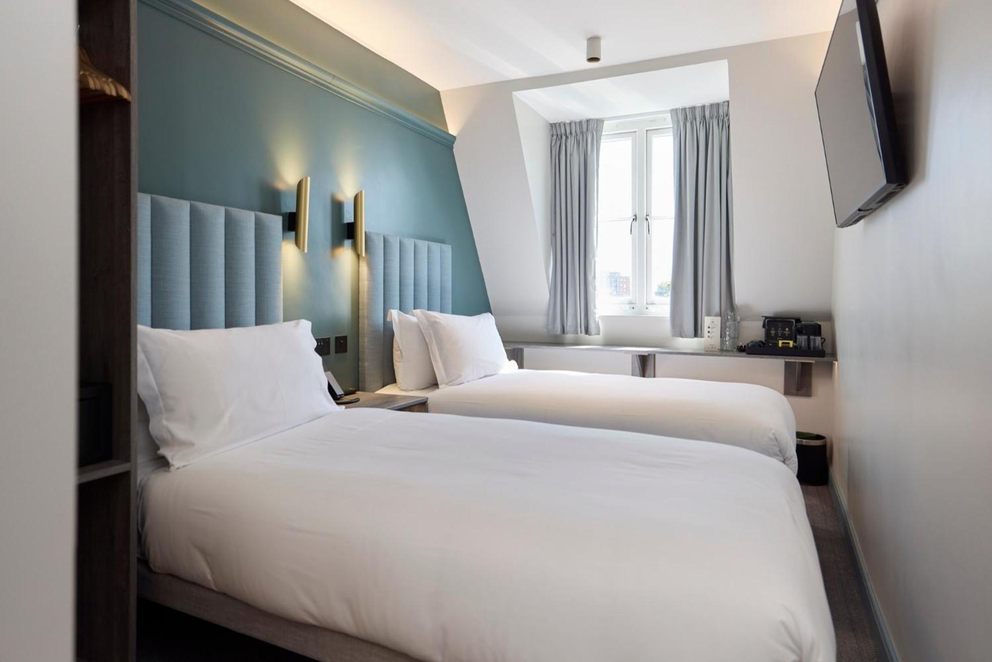 Quarto com 2 Camas de Solteiro
