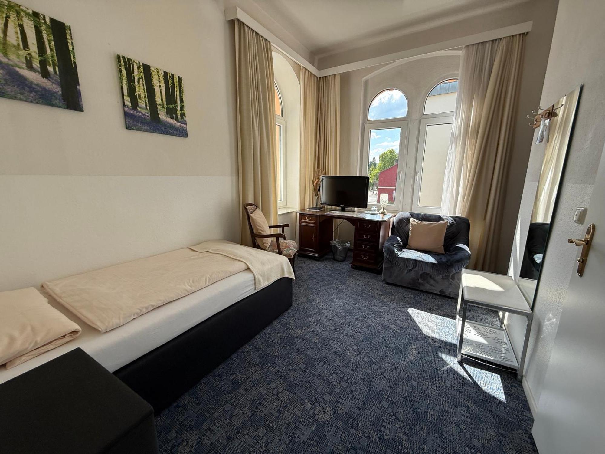 Single Room,1697777141:JPEG