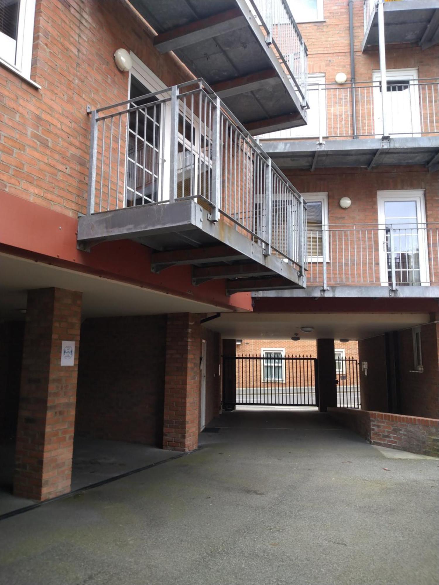One Bed Apt Sleeps 2 Dbl No lift