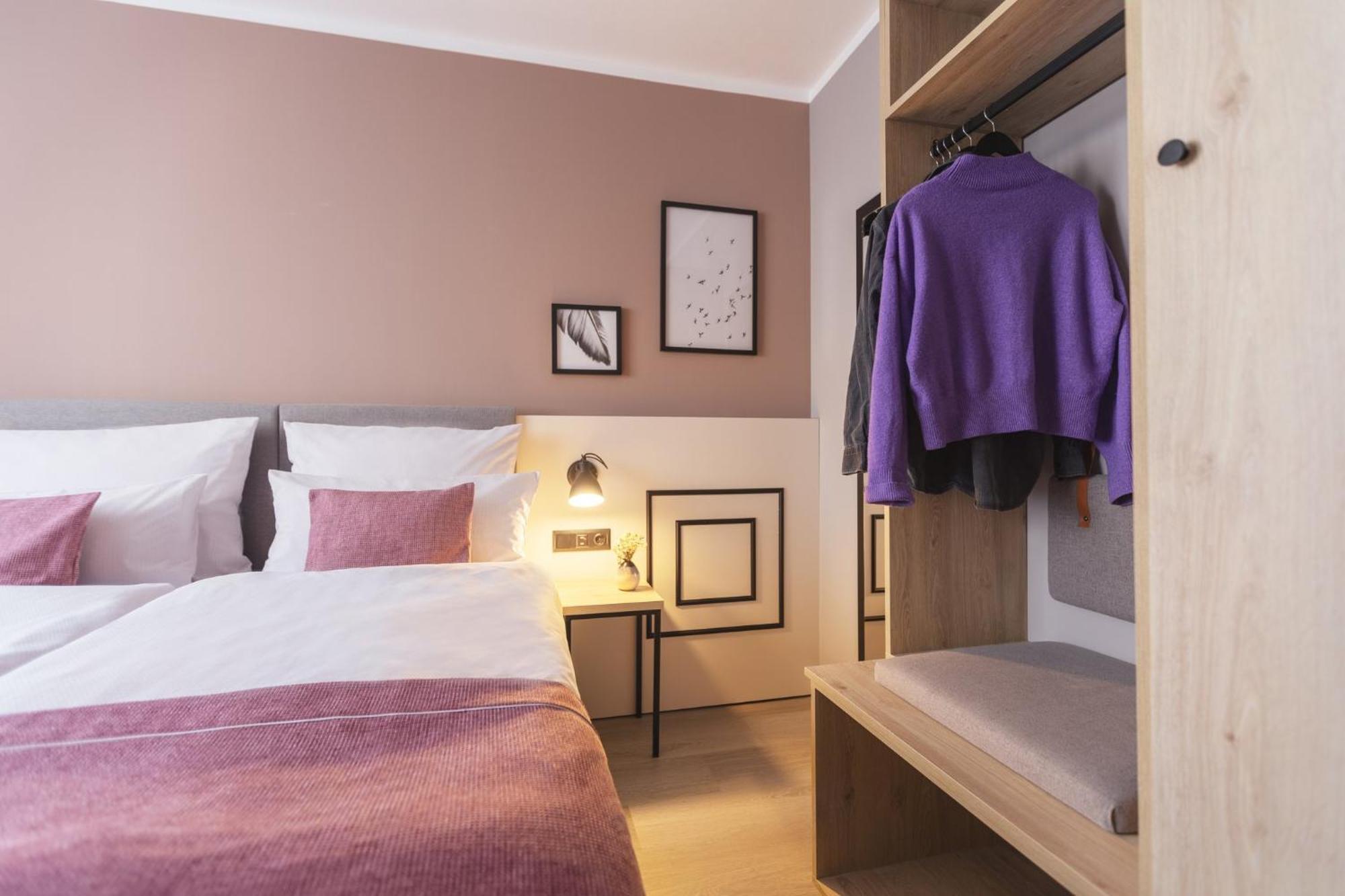Standard Queen Room