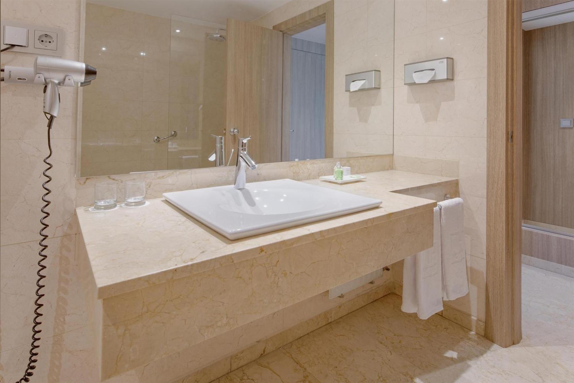 Chambre Familiale Adjacente (2 Adultes + 2 Enfants)