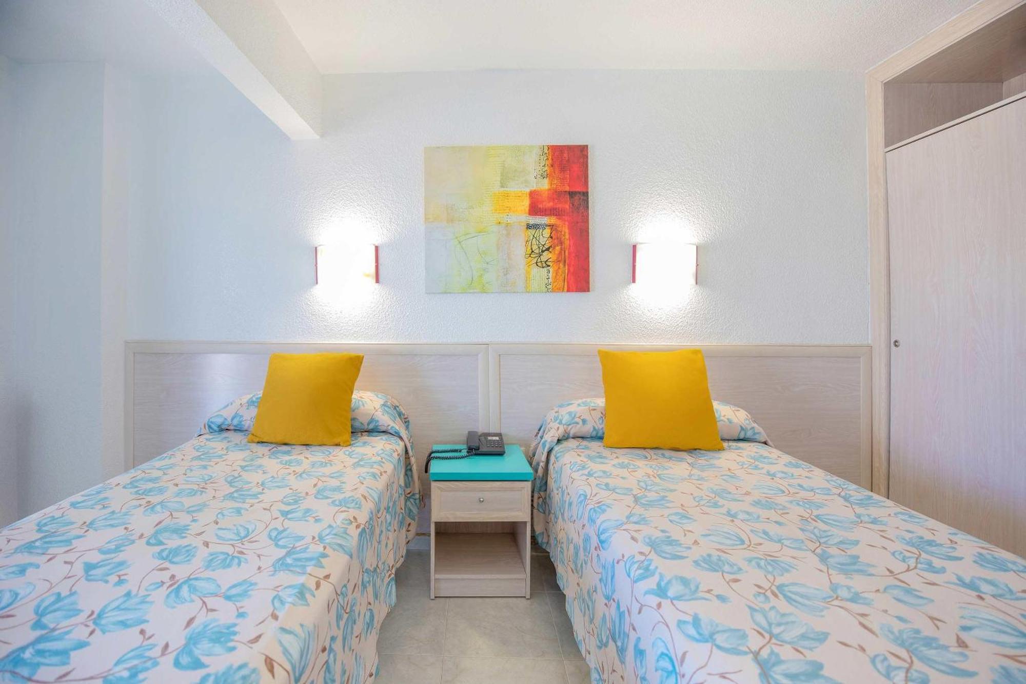 Double or Twin Room Sea View