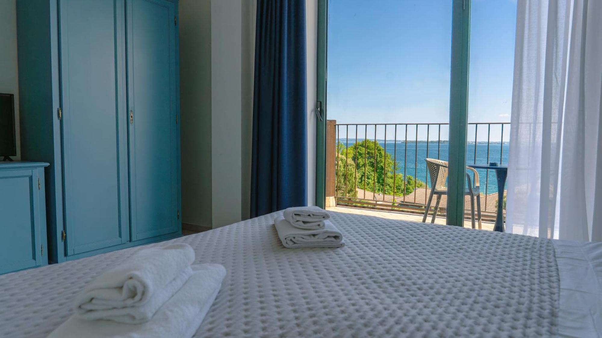 Superior Double or Twin Room Lake View