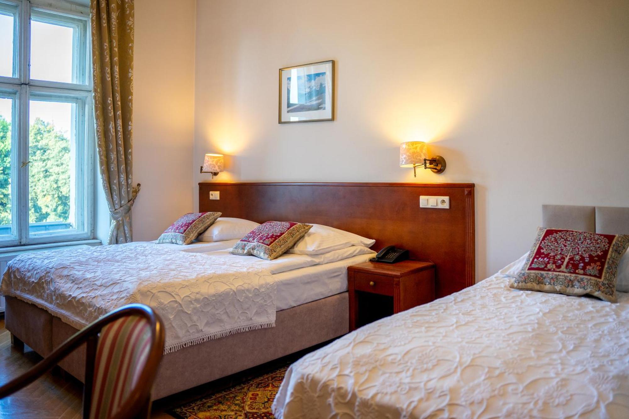 Tweepersoonskamer met 2 Aparte Bedden
