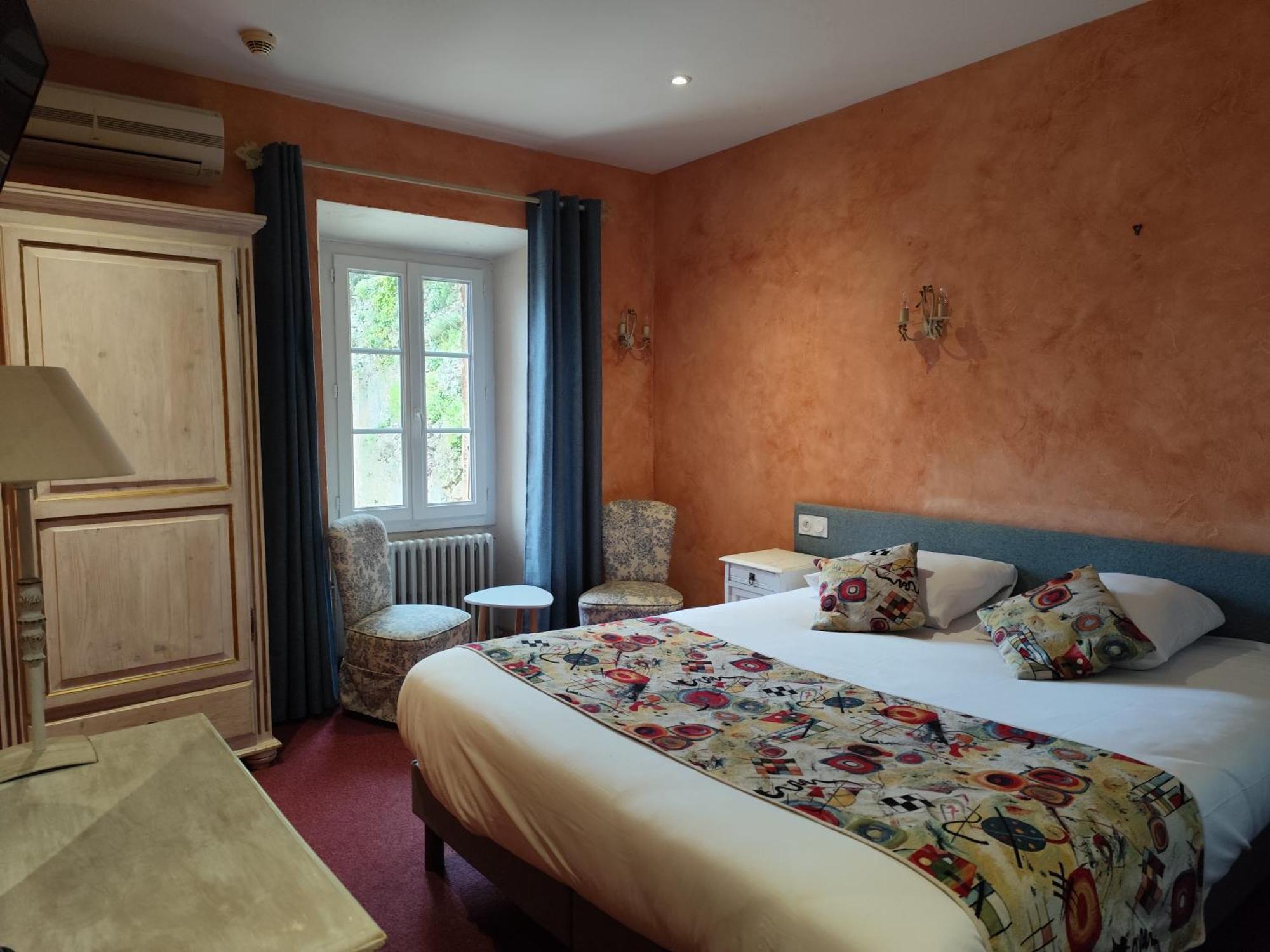 Standard Queen Room