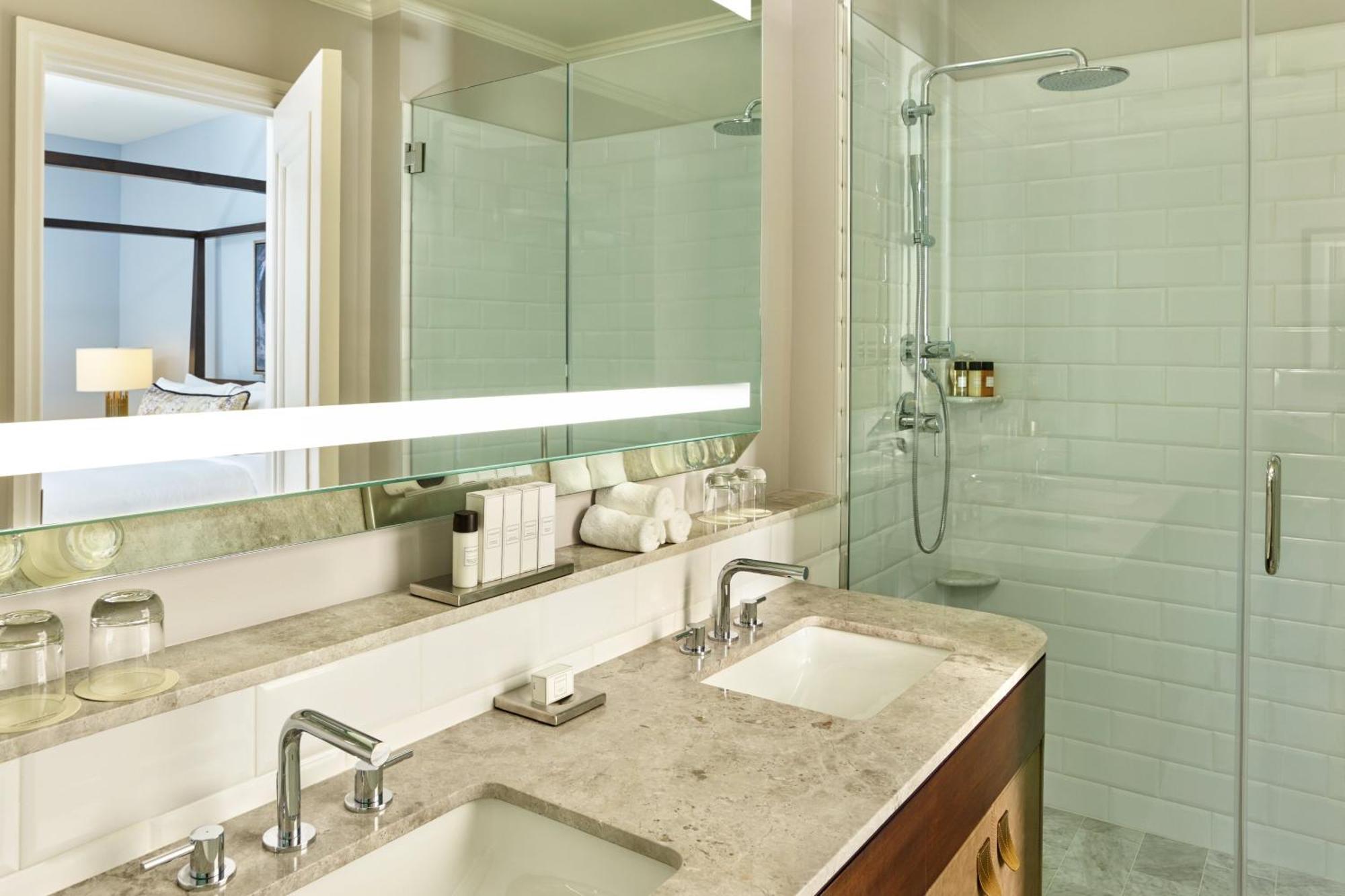 Superior Suite, 1 Bedroom 2 room Suite, 1 King, Sofa bed,1697820280:JPEG