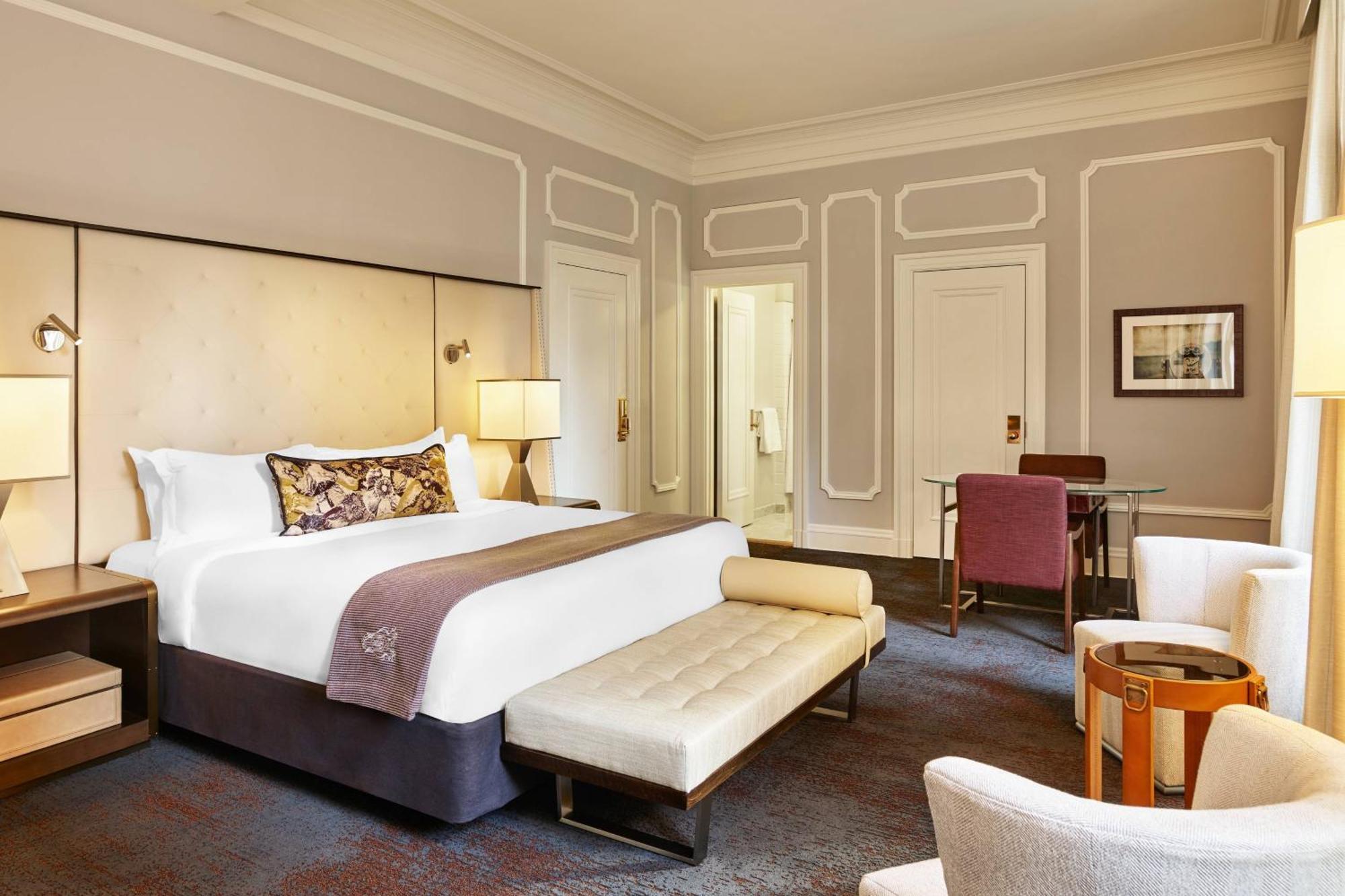 Grand Deluxe Room Larger Guest room 1 King City view