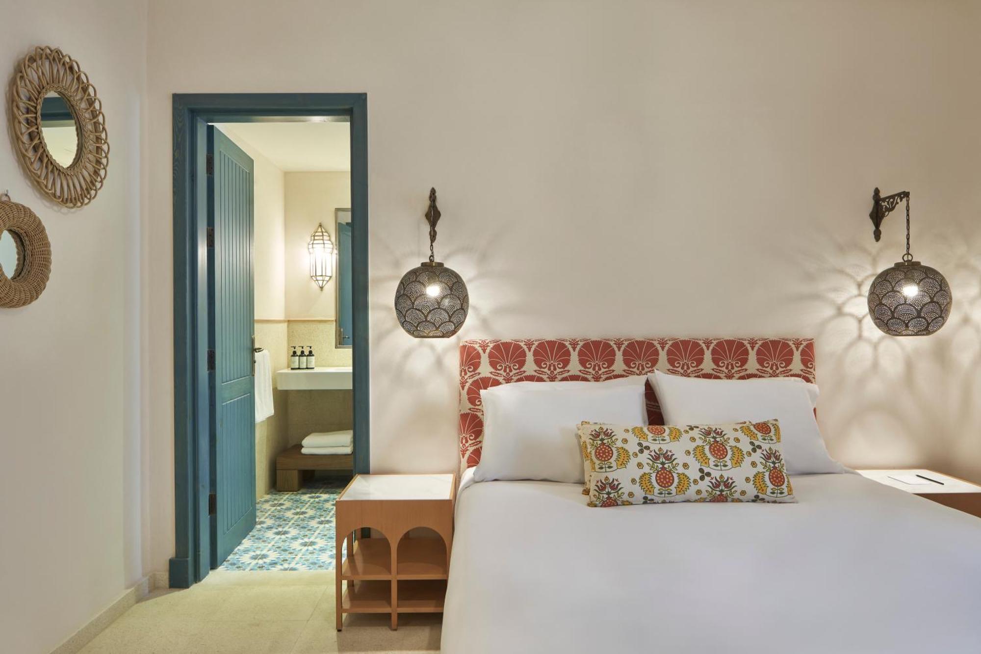 Deluxe Room,1697821459:JPEG