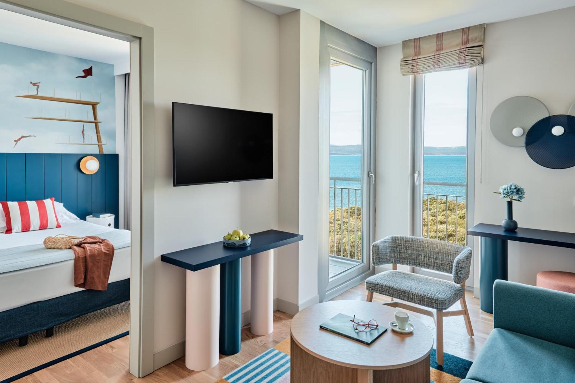 Superior Family Suite Partial Sea View