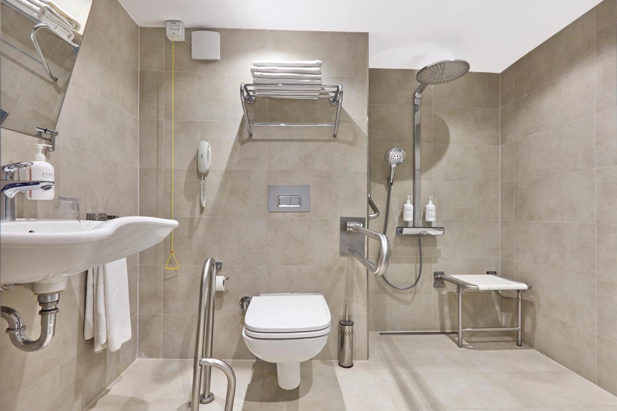 King Room Roll Shower Disability Access