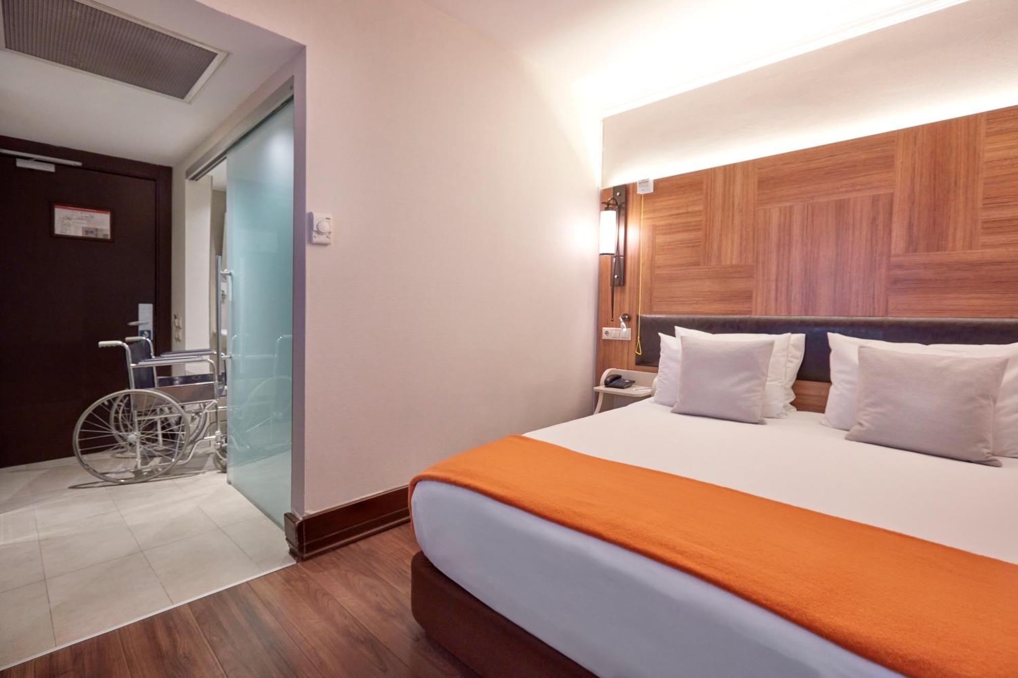 King Room Roll Shower Disability Access