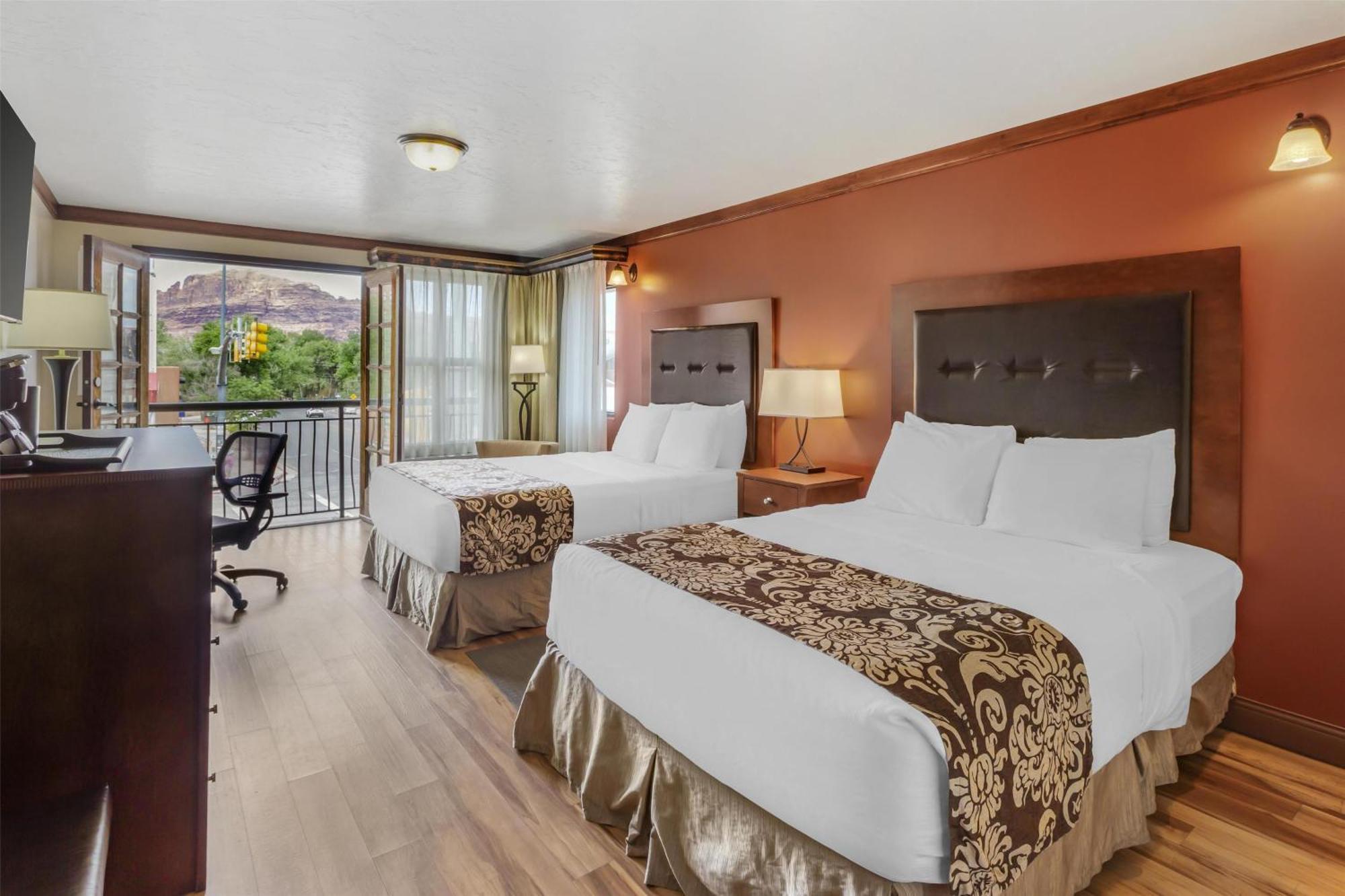 Queen Room Two Queen Beds Street View or Non-Smoking