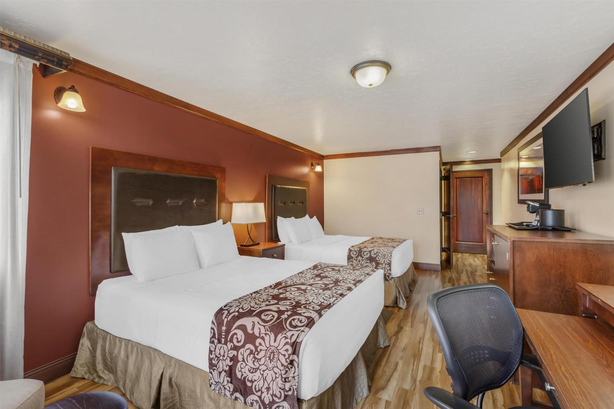 Queen Room Two Queen Beds Street View or Non-Smoking