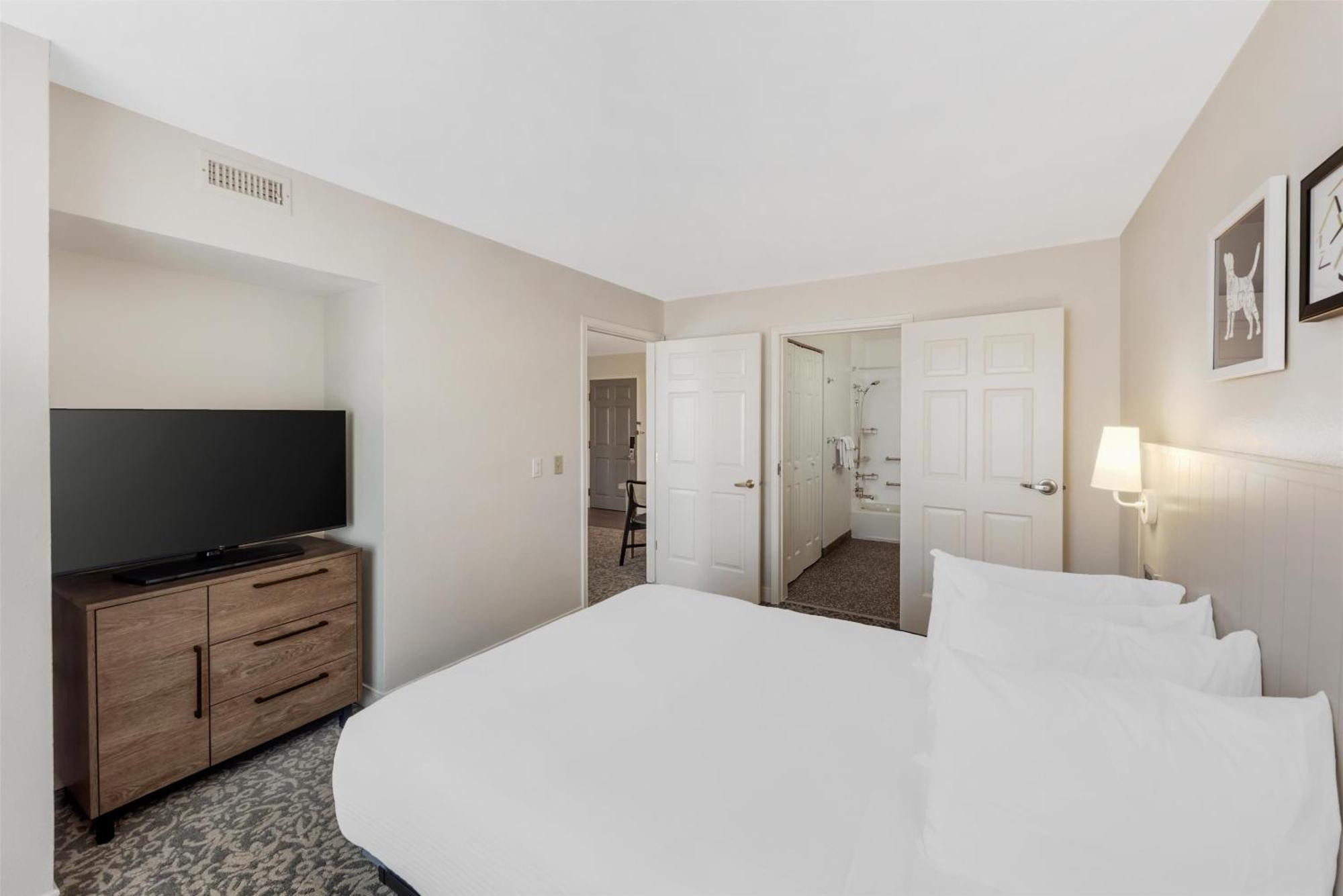 One-Bedroom King Suite