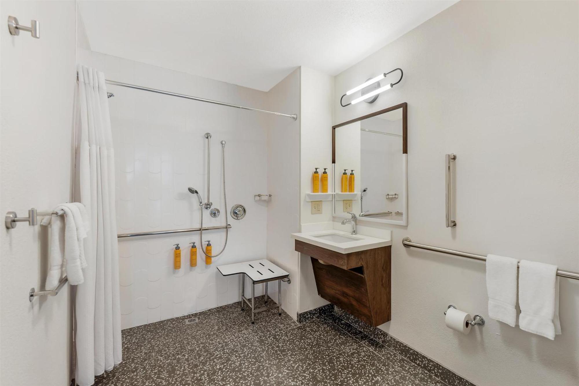 One-Bedroom King Suite