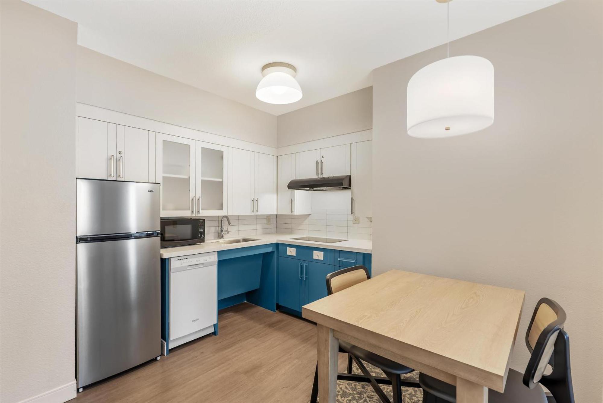 One-Bedroom Queen Suite Bathtub Mobility Accessible