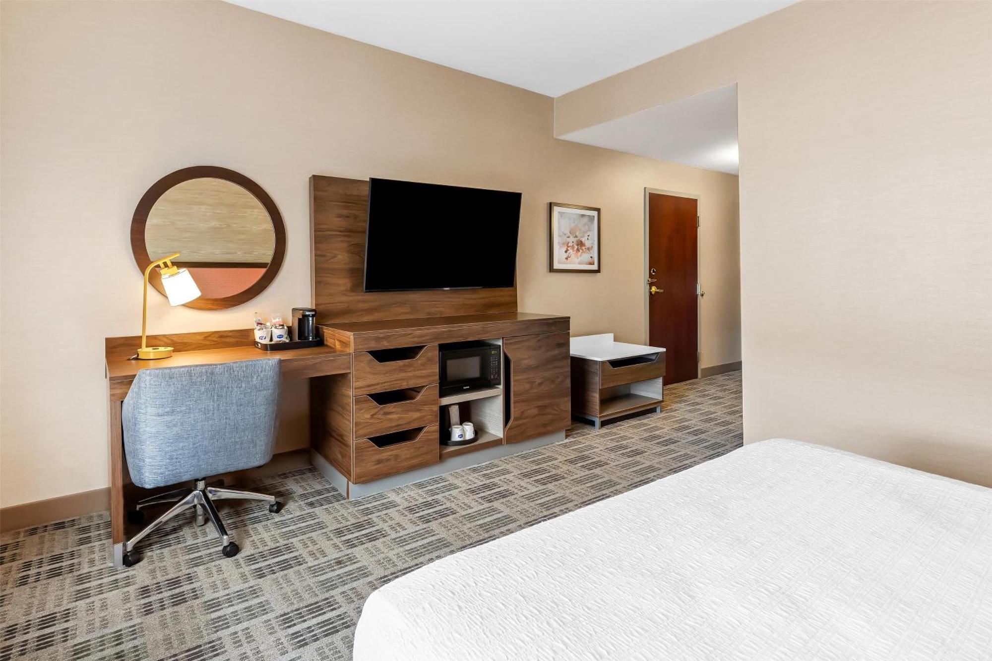 King Room Roll Shower Mobility Access or Non-Smoking