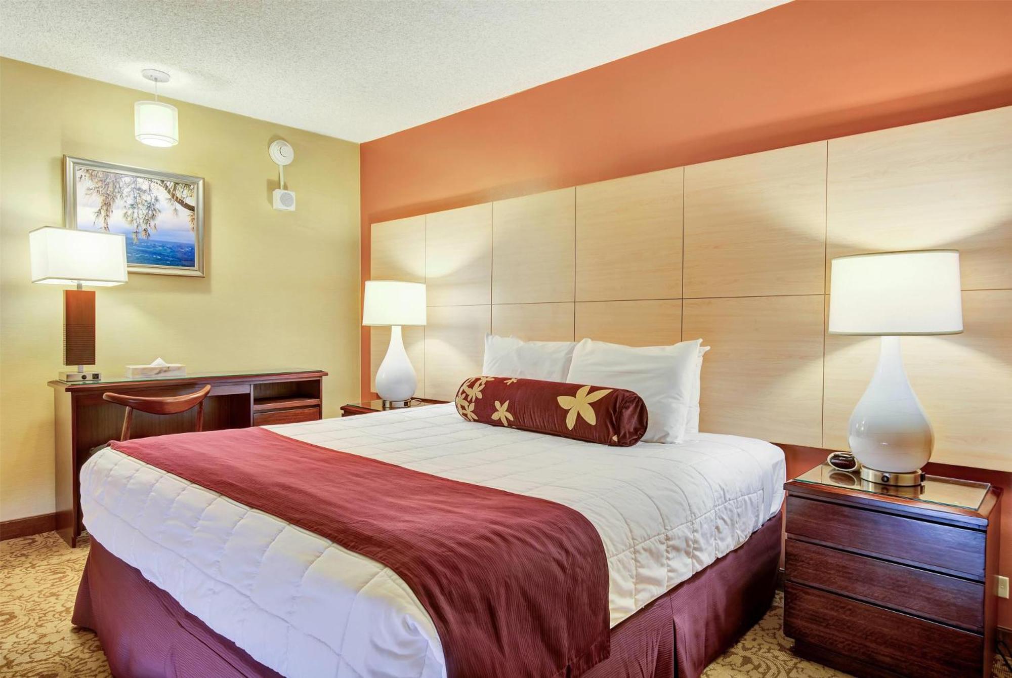 One-Bedroom Junior King Suite Banyan View Non-Smoking
