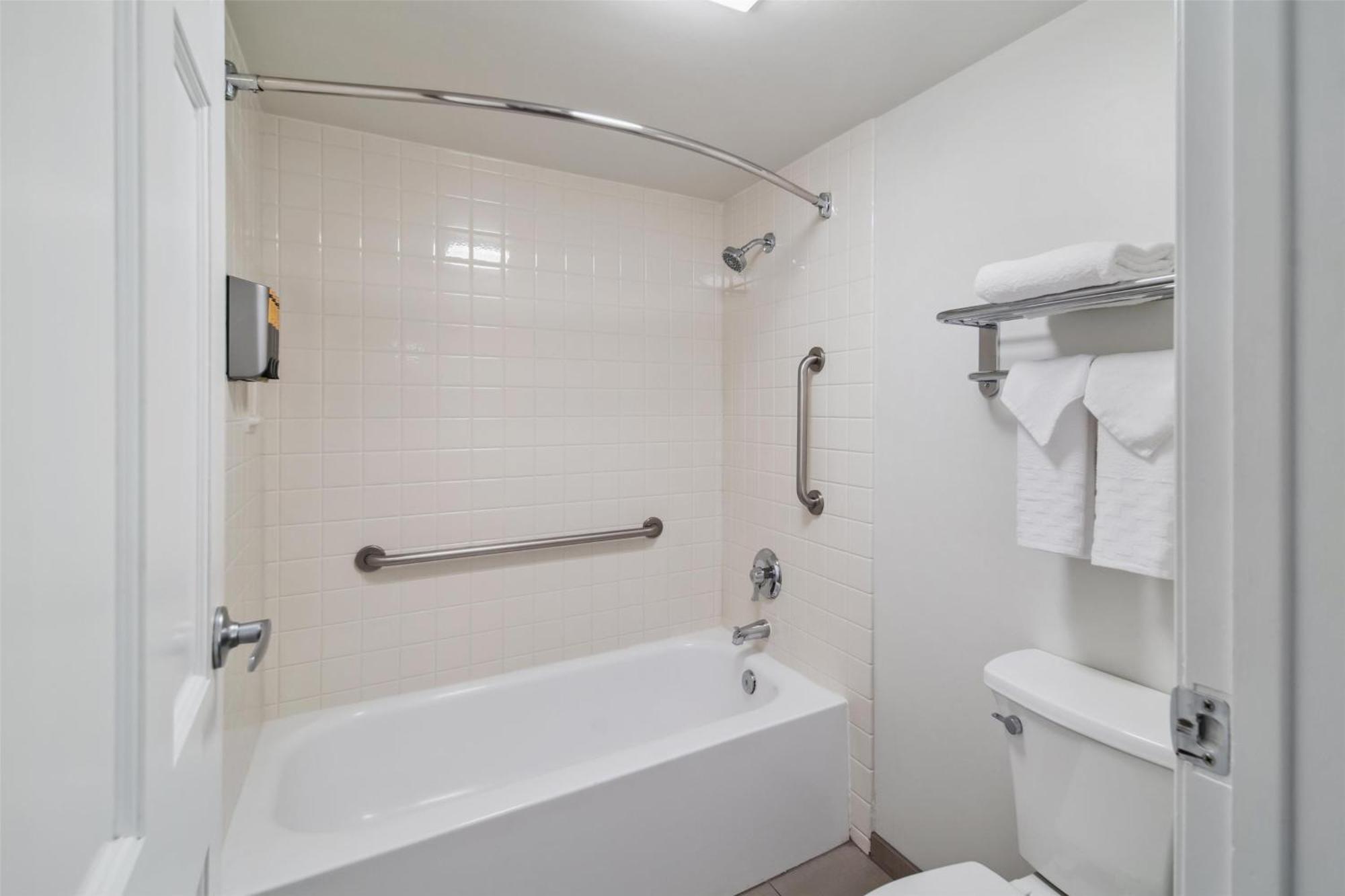 Executive King Room with Sofa Bed - Courtyard/Non-Smoking