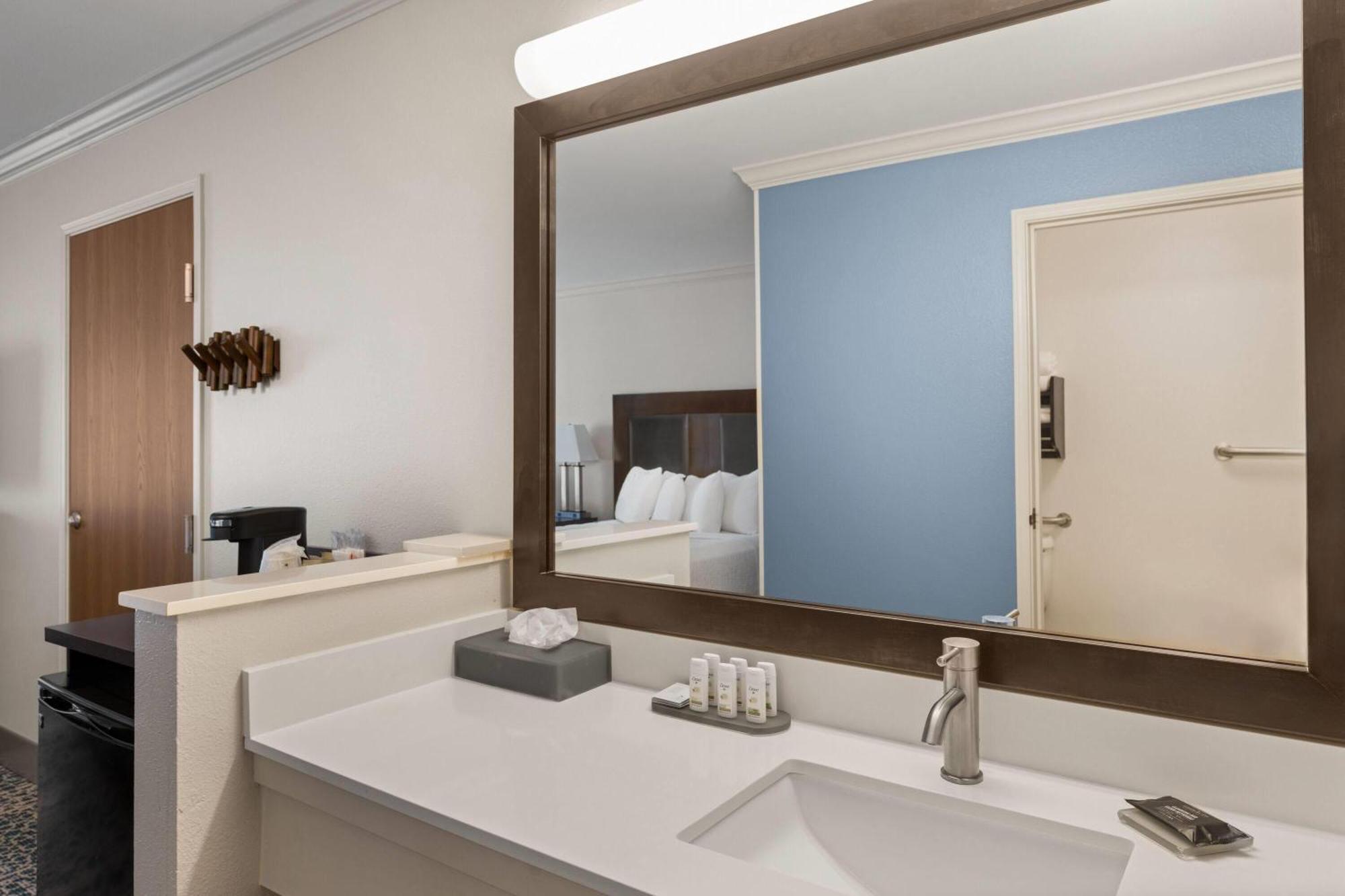 Queen Room Two Queen Beds Mobility Access or Non-Smoking