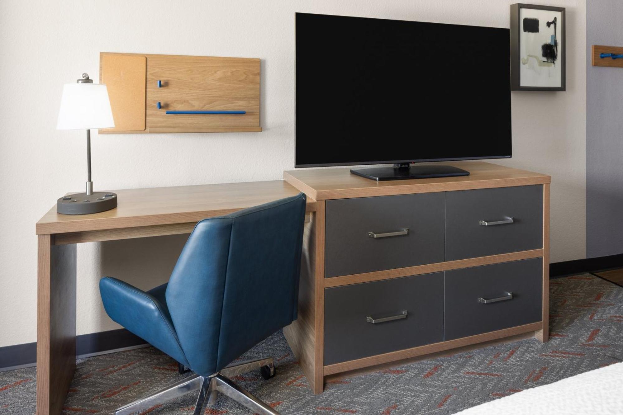 Standard King Room with Mobility Accessible Roll-In Shower