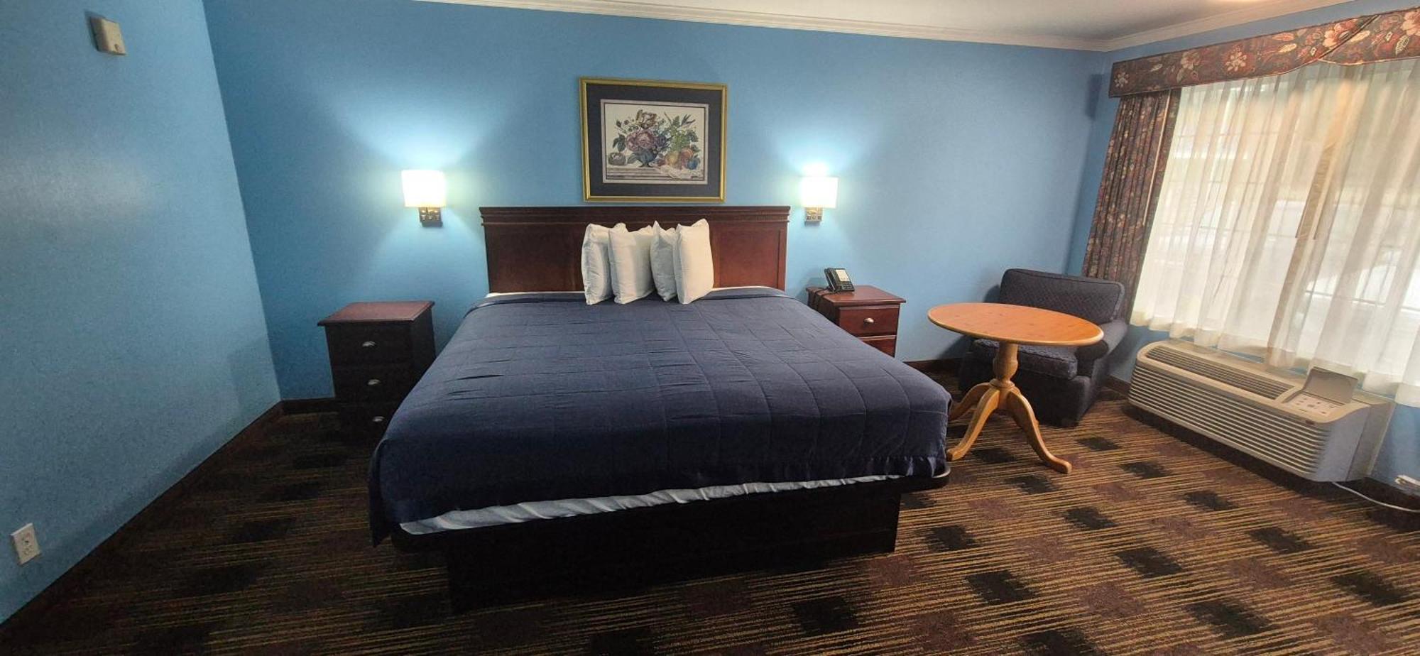 Luxury King Room