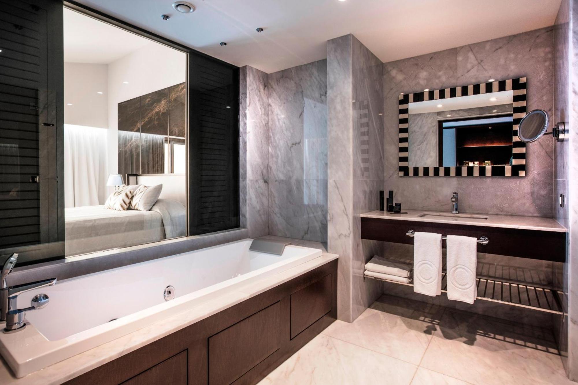 Honeymoon Suite