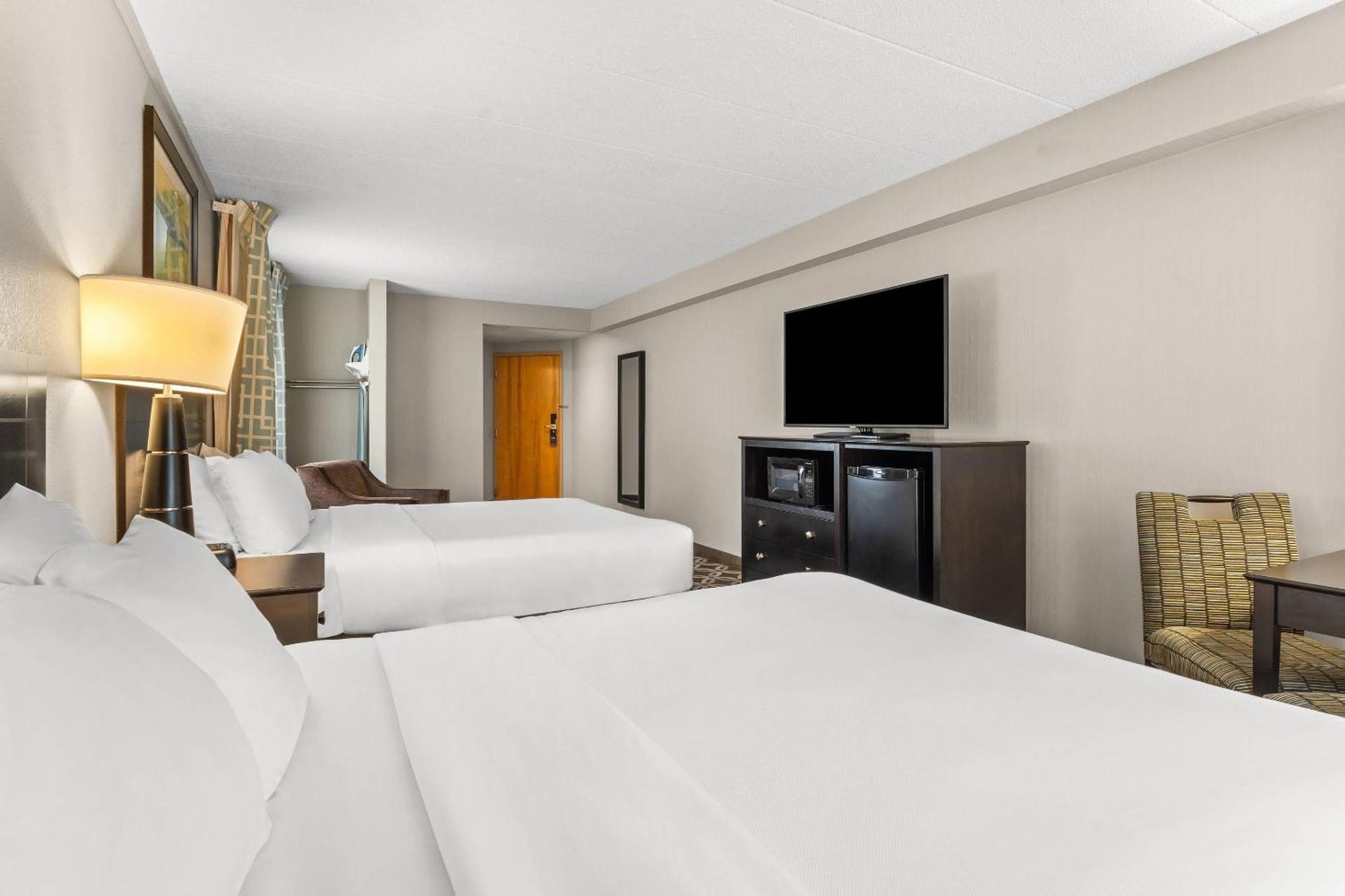 Queen Room Two Queen Beds Non-Smoking