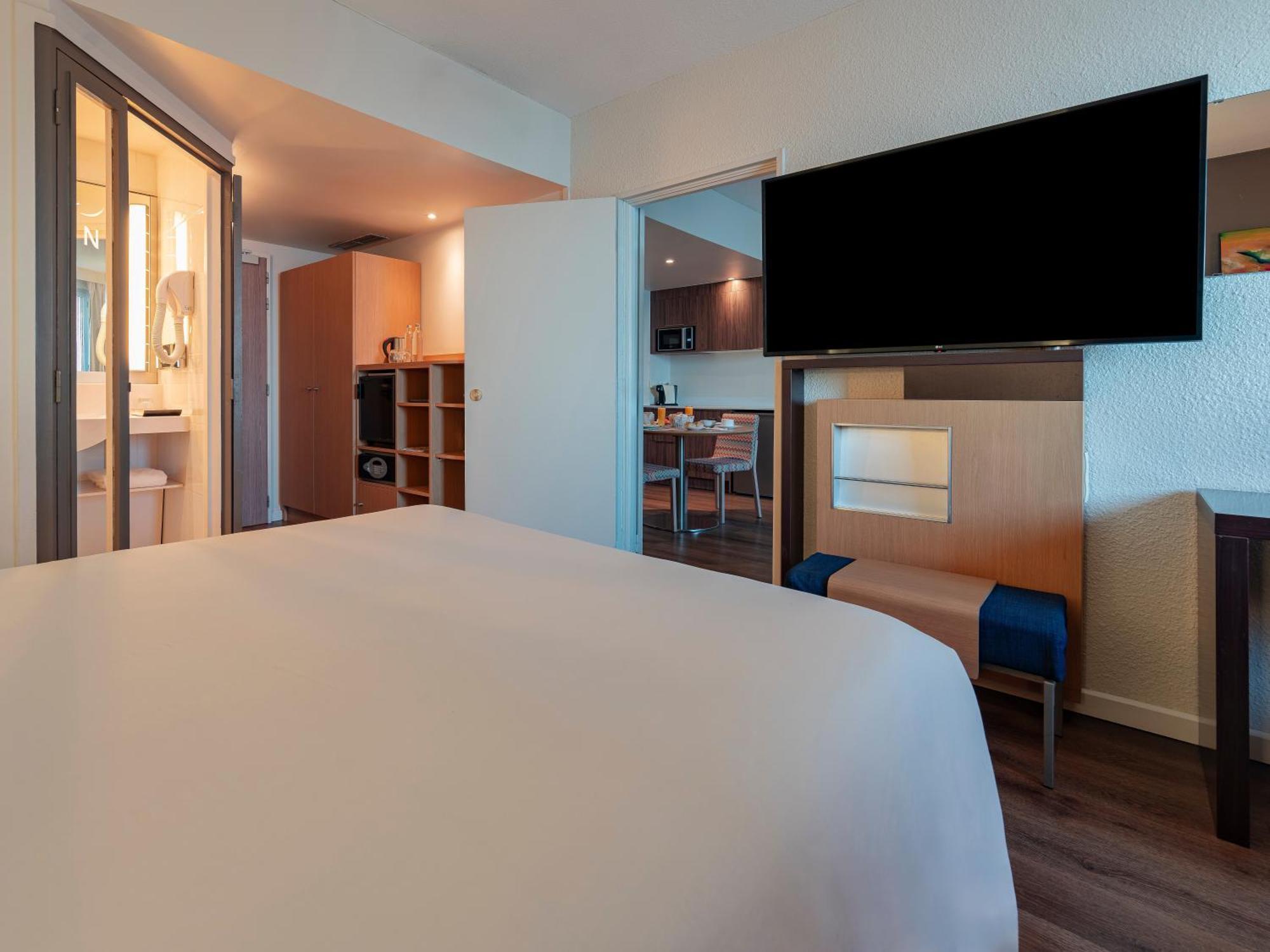 Junior Suite One Double Bed Ocean Side