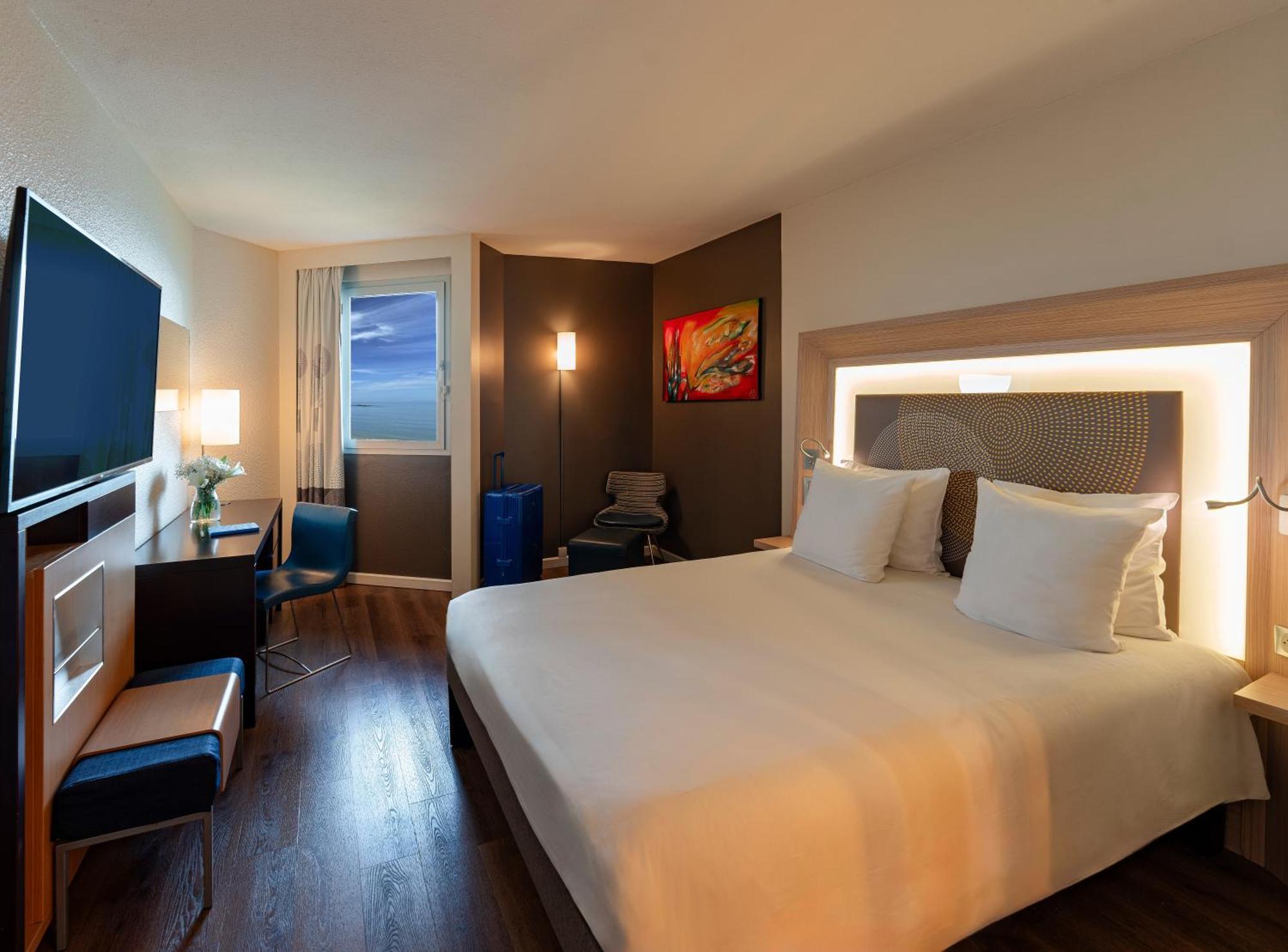 Junior Suite One Double Bed Ocean Side