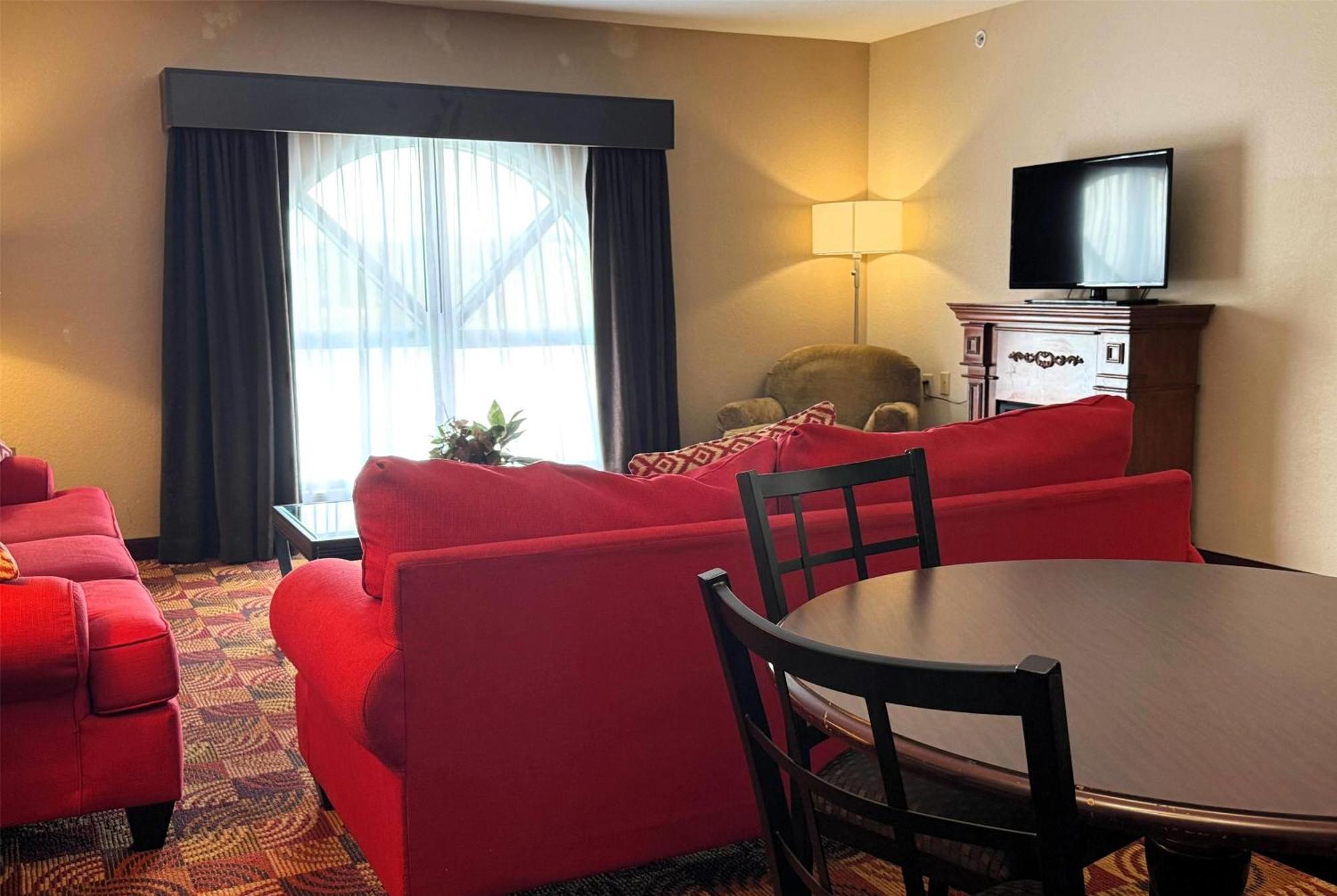 Presidential King Suite with Jettet Tub - Non-Smoking