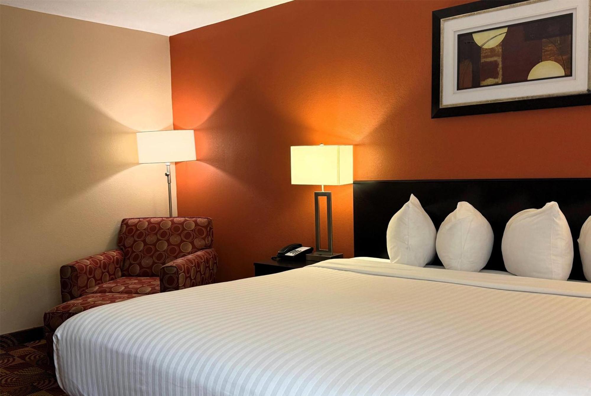 Deluxe King Room - Non-Smoking