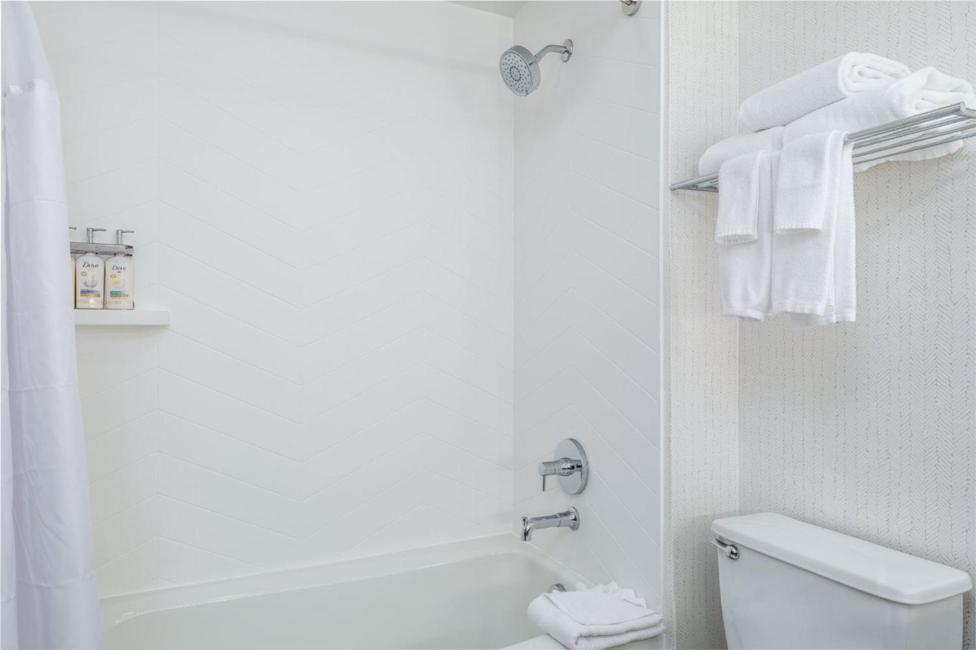Two-Bedroom Suite,1697943917:JPEG