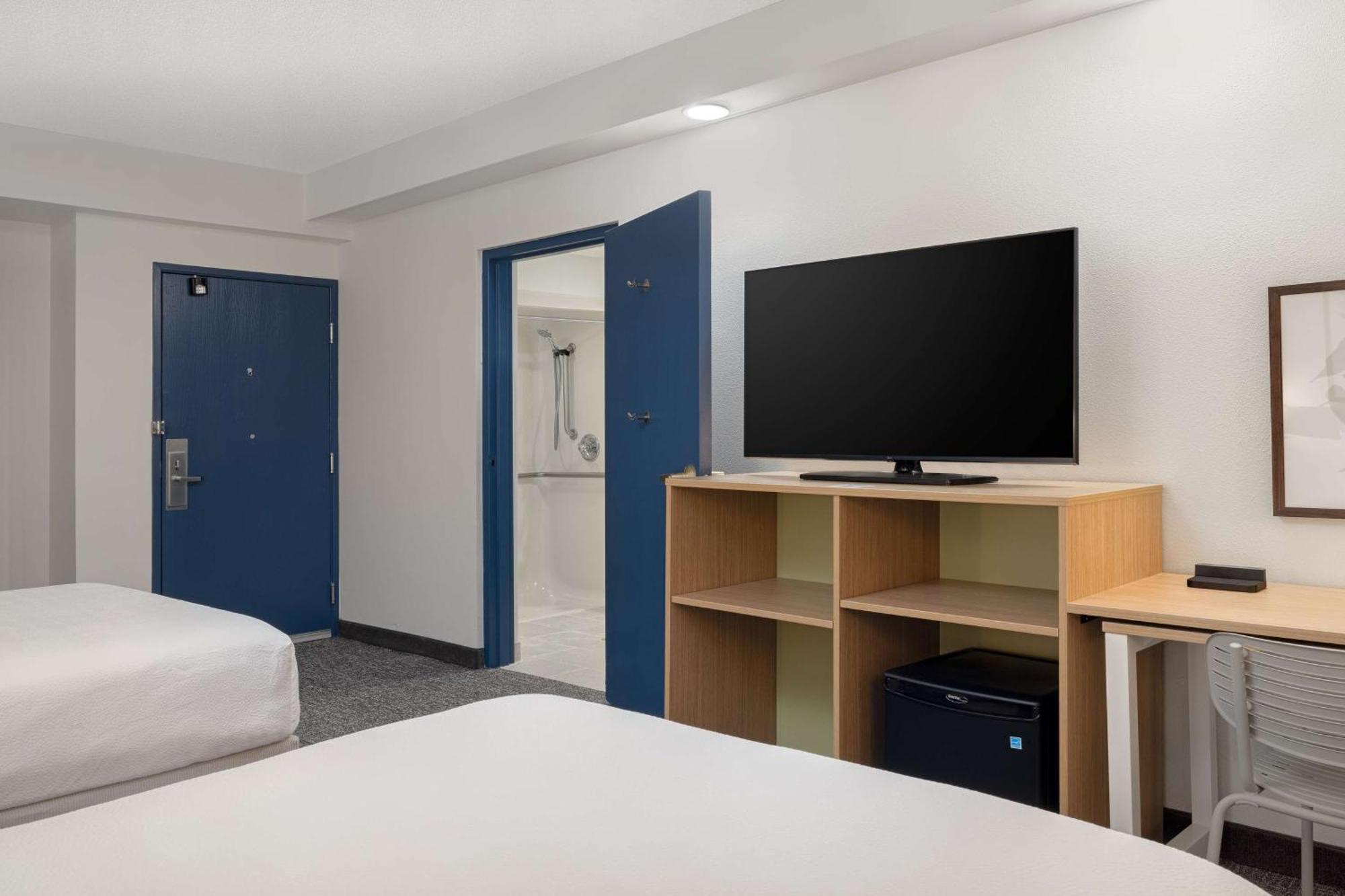 Double Room Two Double Beds Large Shower Mobility Accessible