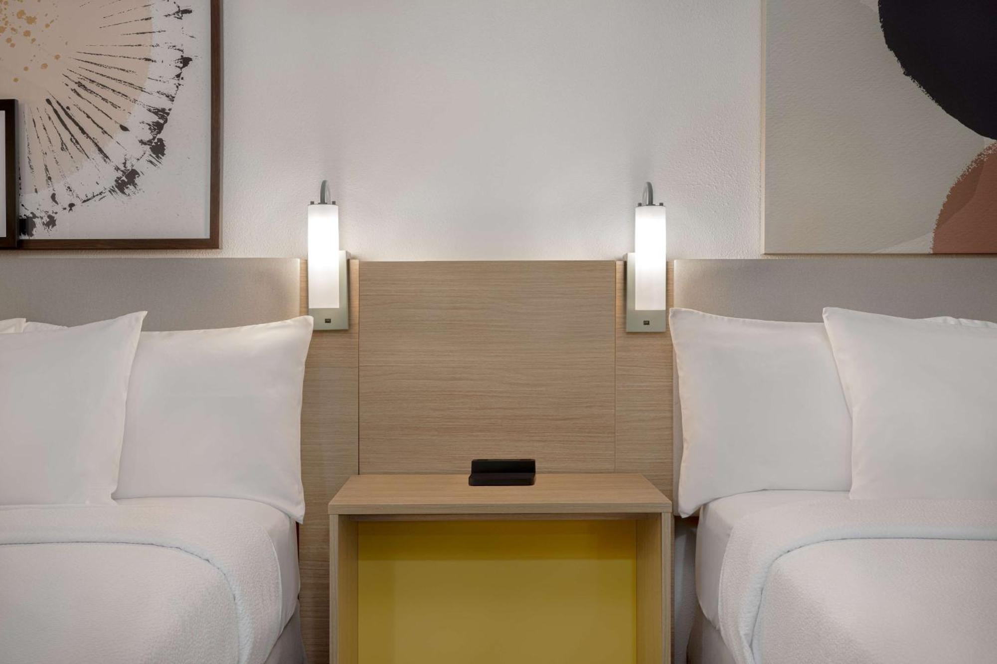 Double Room Two Double Beds Bathtub Mobility Accessible