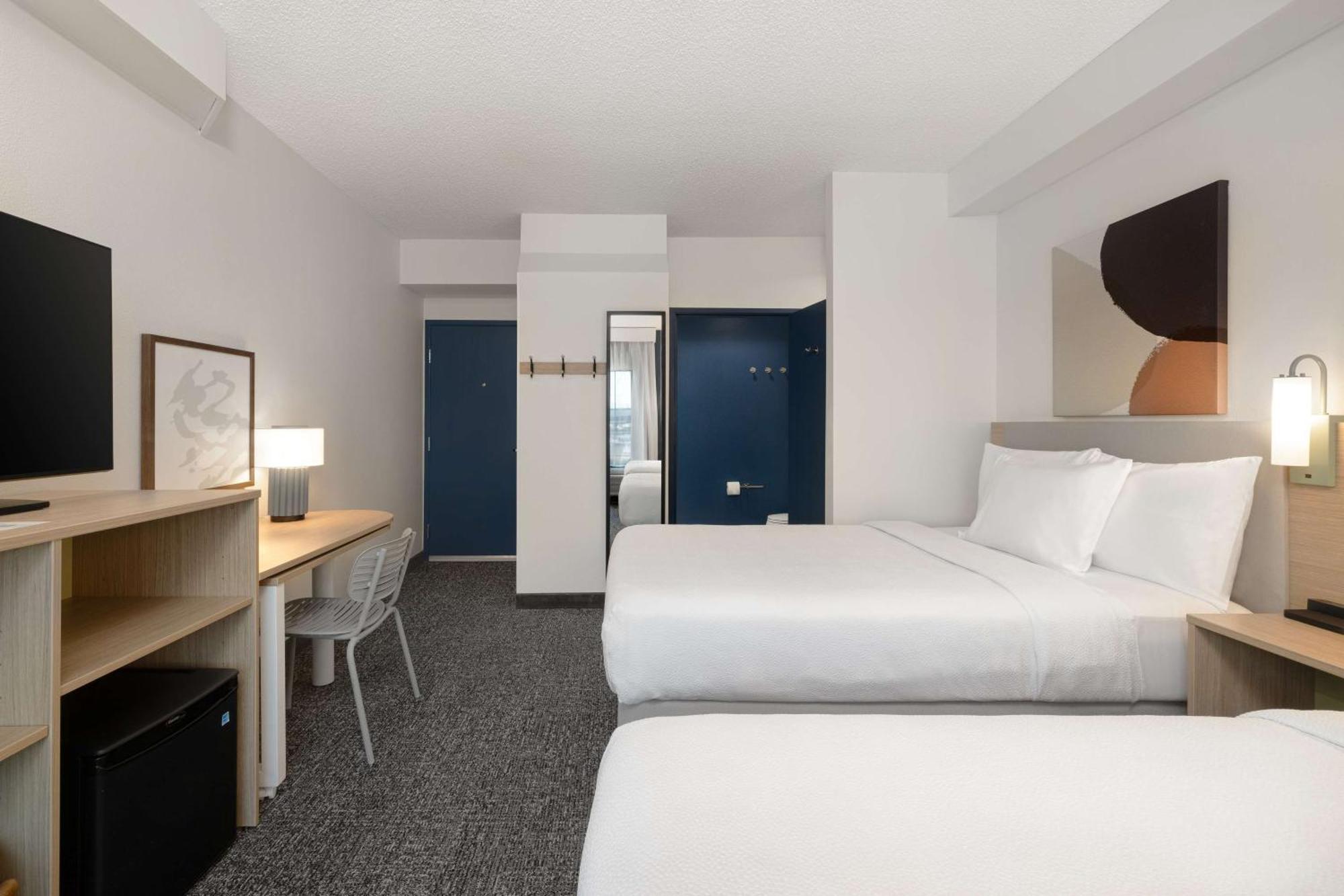 Double Room Two Double Beds Bathtub Mobility Accessible