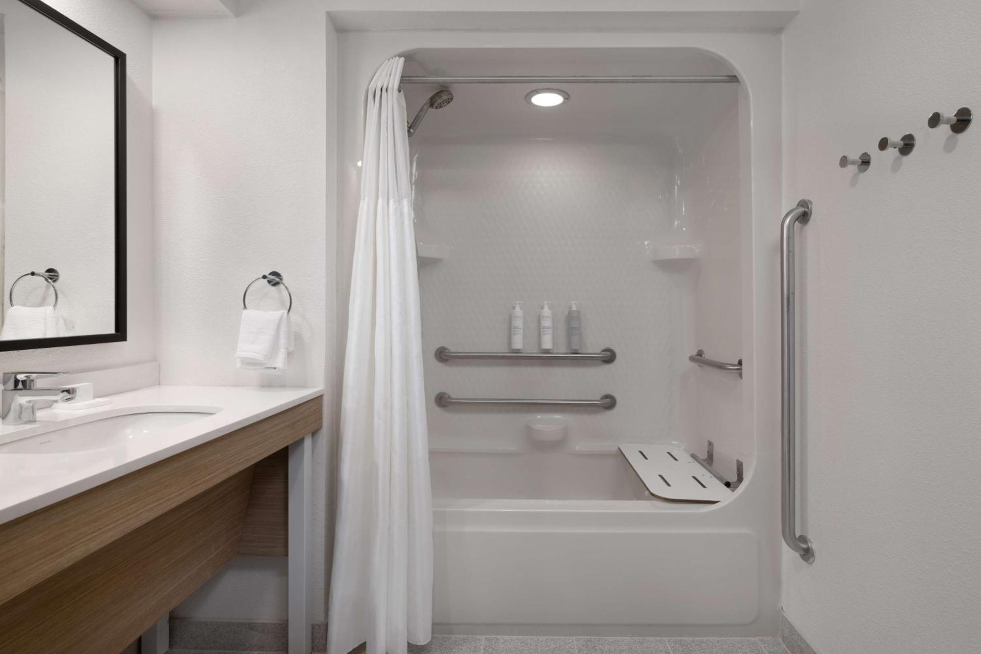 Double Room Two Double Beds Bathtub Mobility Accessible