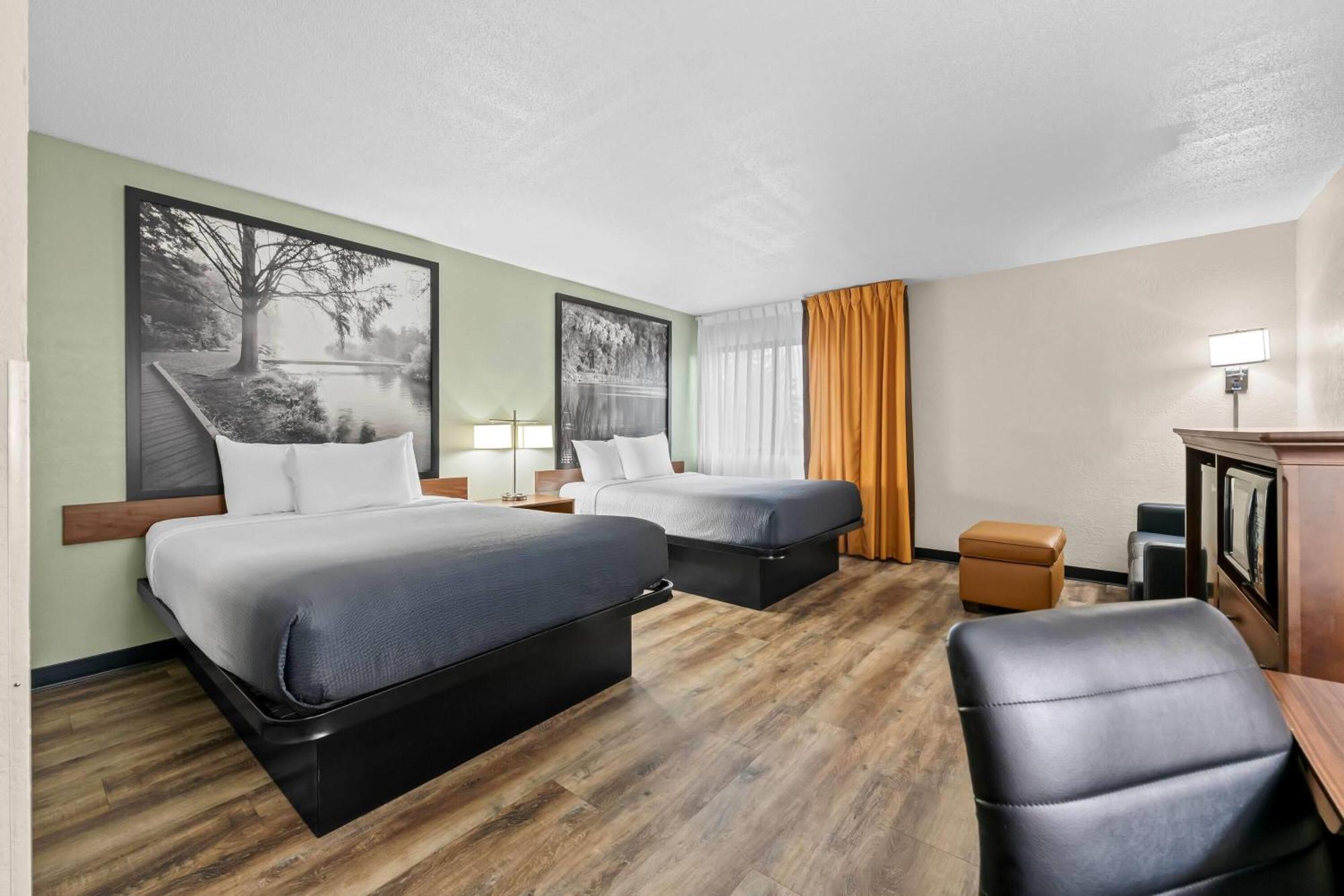 Deluxe Queen Room Two Queen Beds Non-Smoking