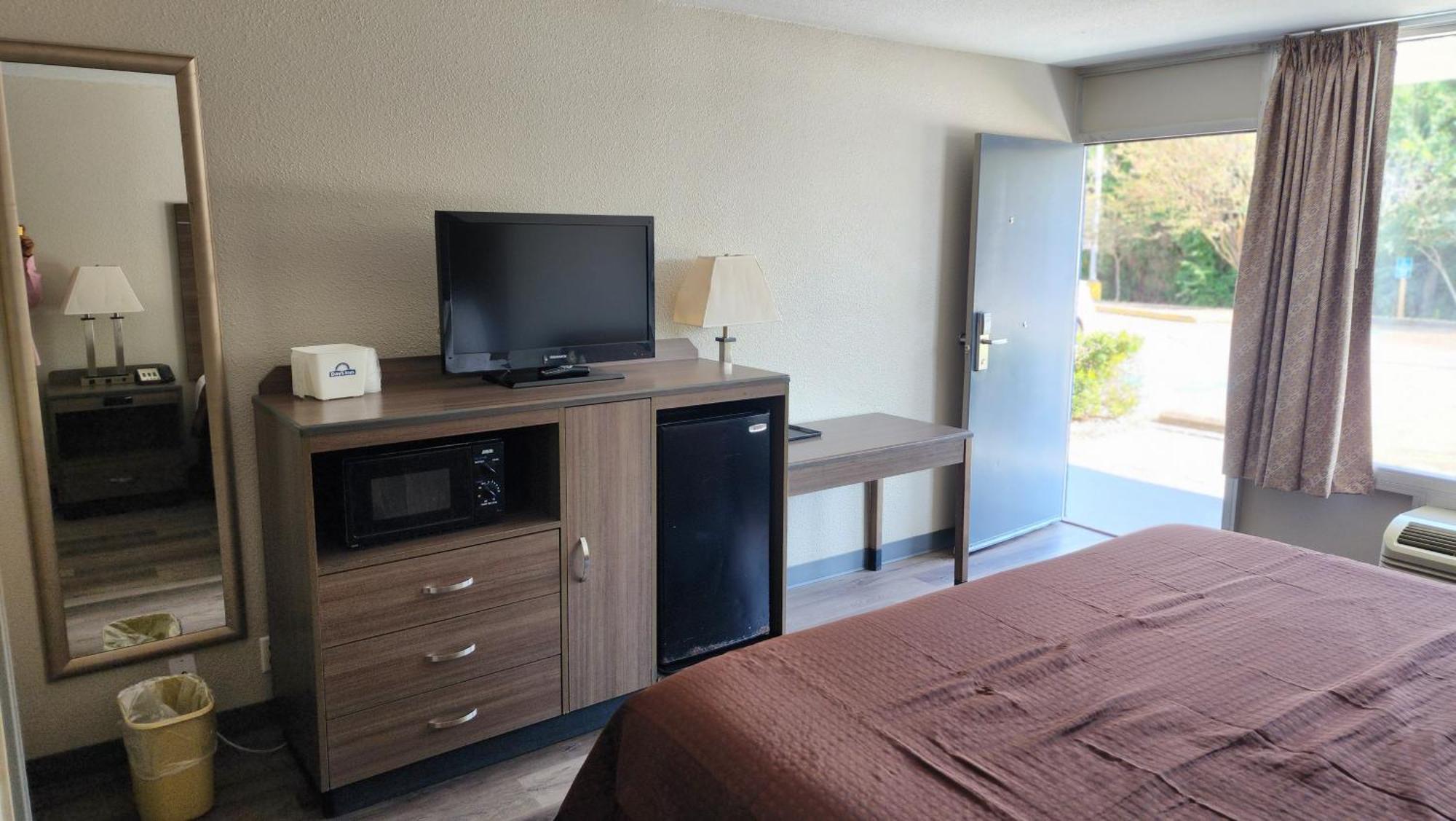 King Room Roll Shower Mobility Access or Non-Smoking