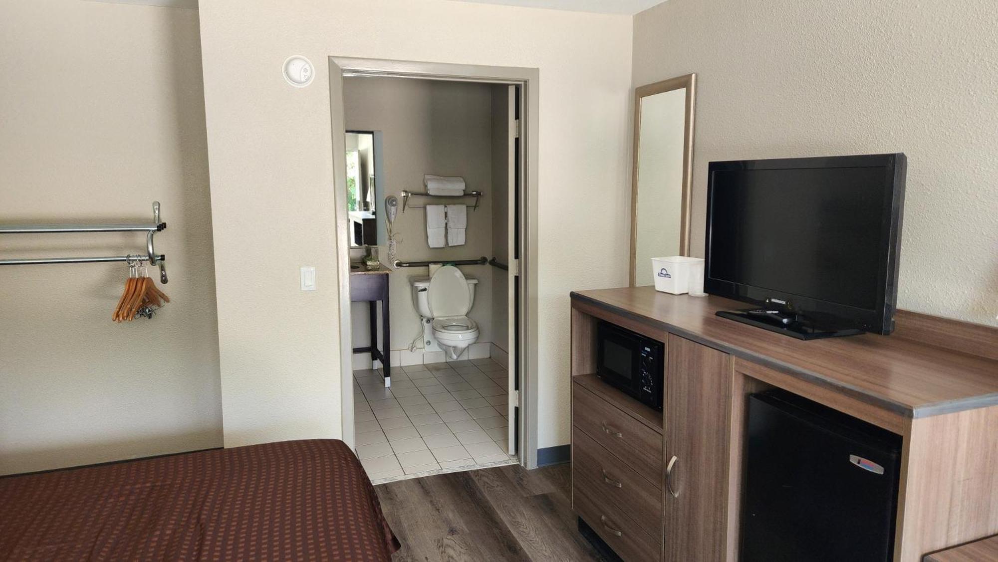 King Room Roll Shower Mobility Access or Non-Smoking