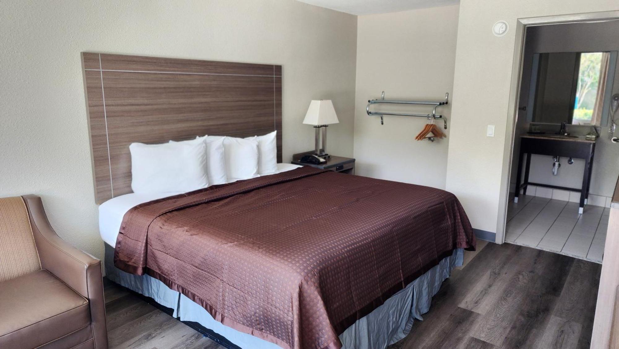 King Room Roll Shower Mobility Access or Non-Smoking