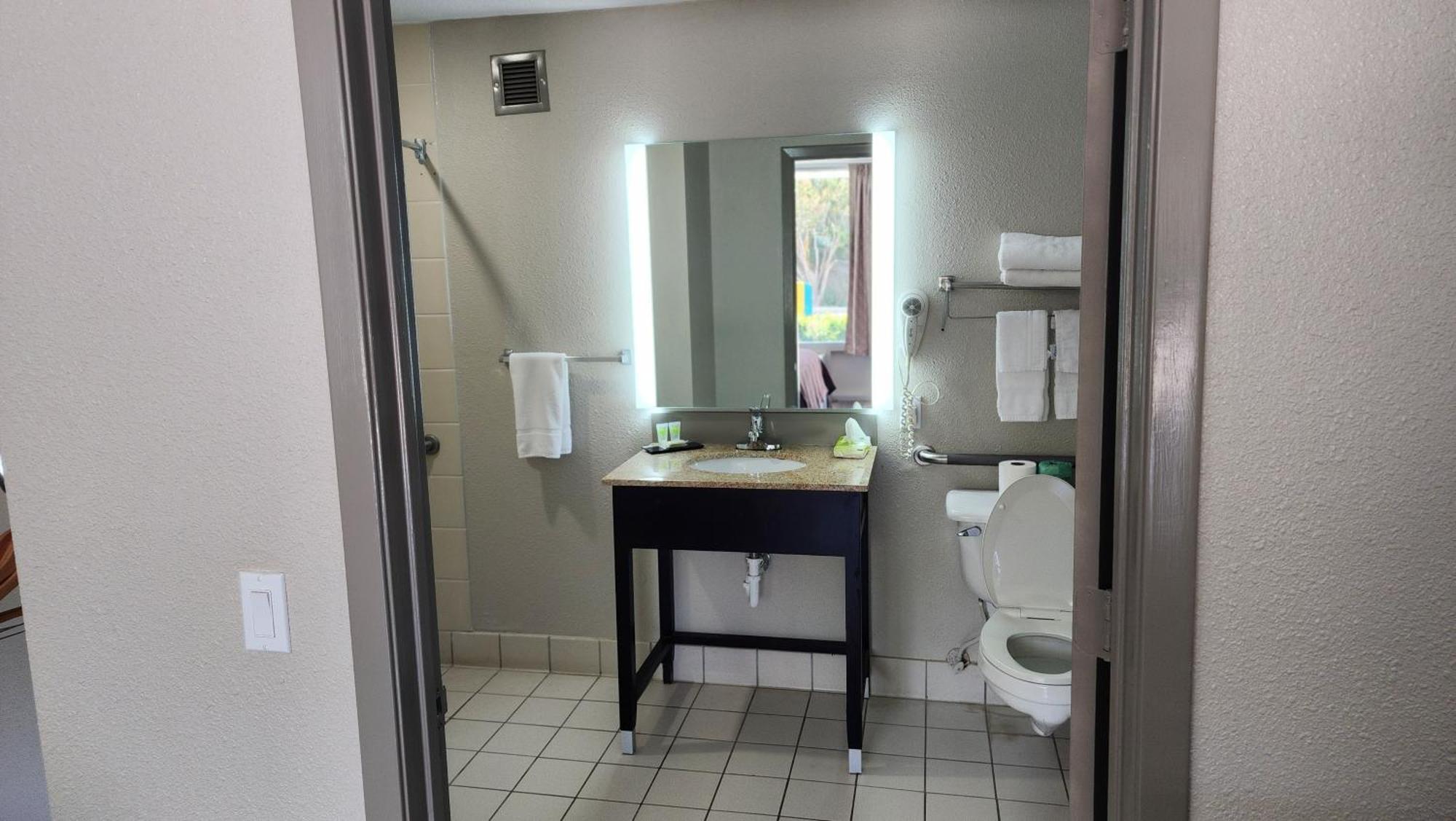 King Room Roll Shower Mobility Access or Non-Smoking