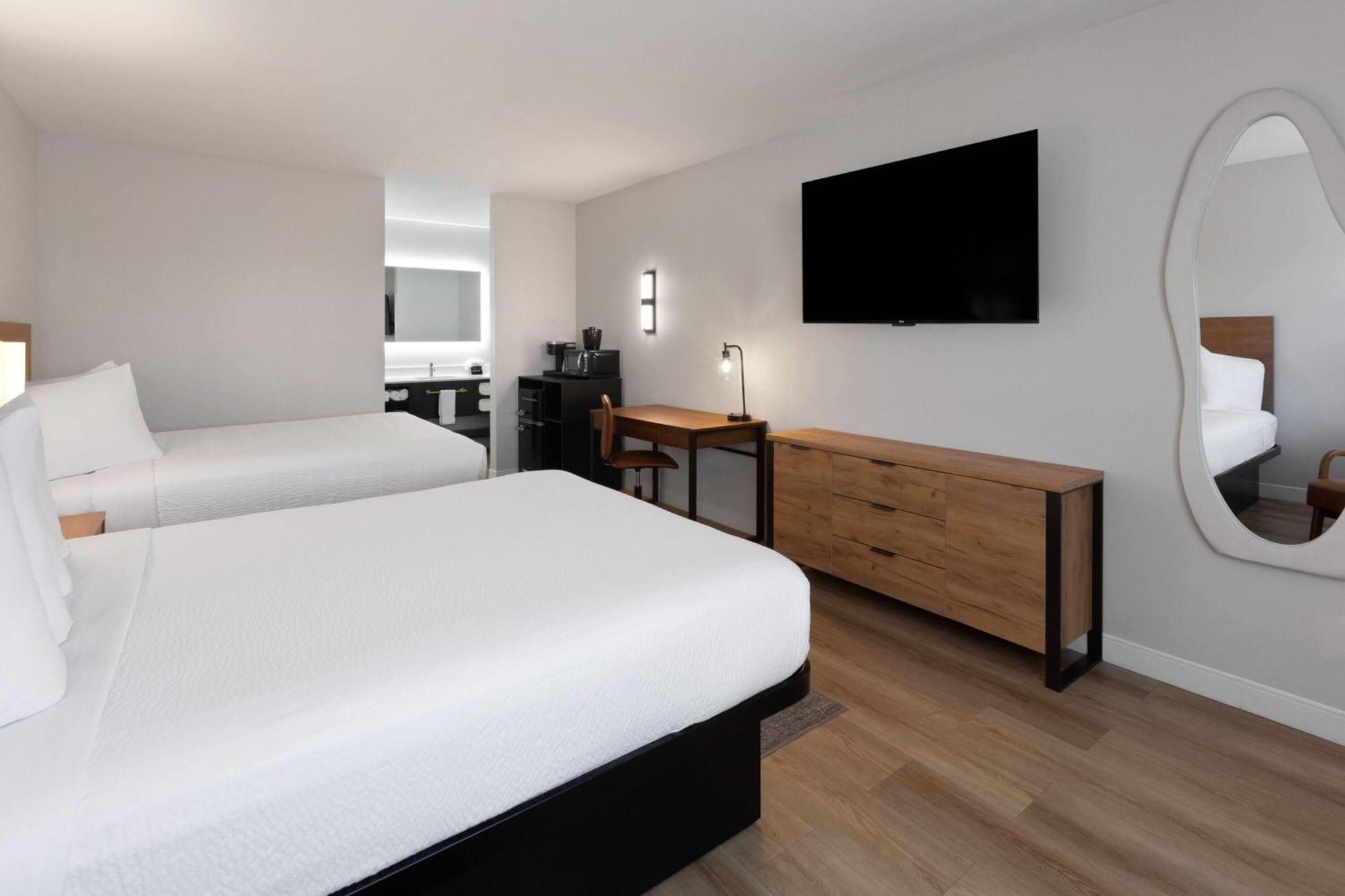 Queen Room Two Queen Beds Non-Smoking